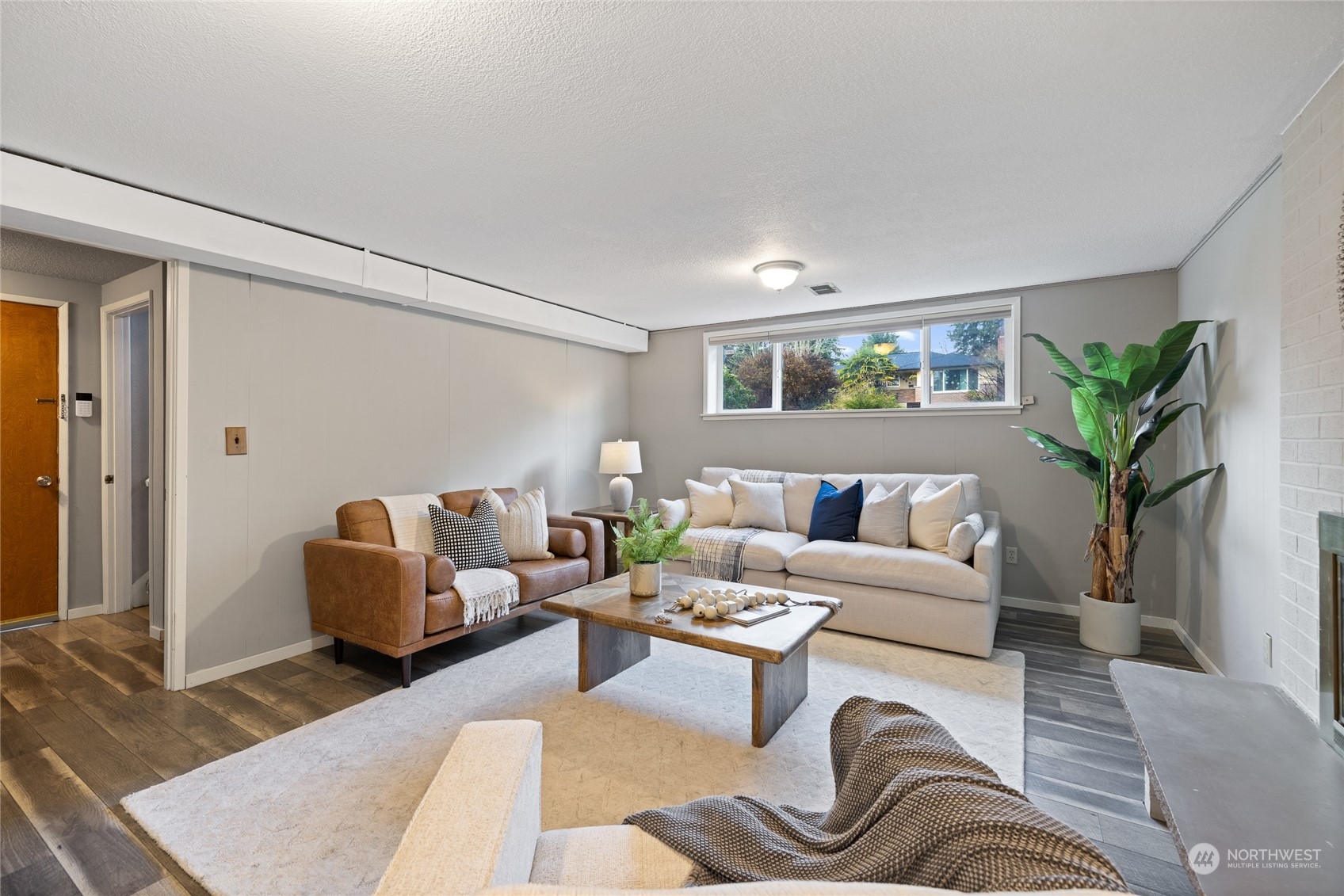 1823 N Vassault Street