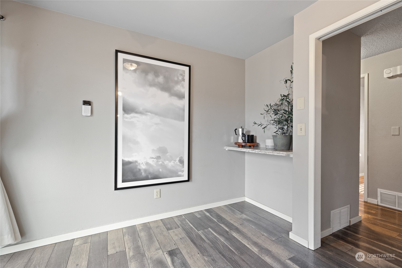 1823 N Vassault Street