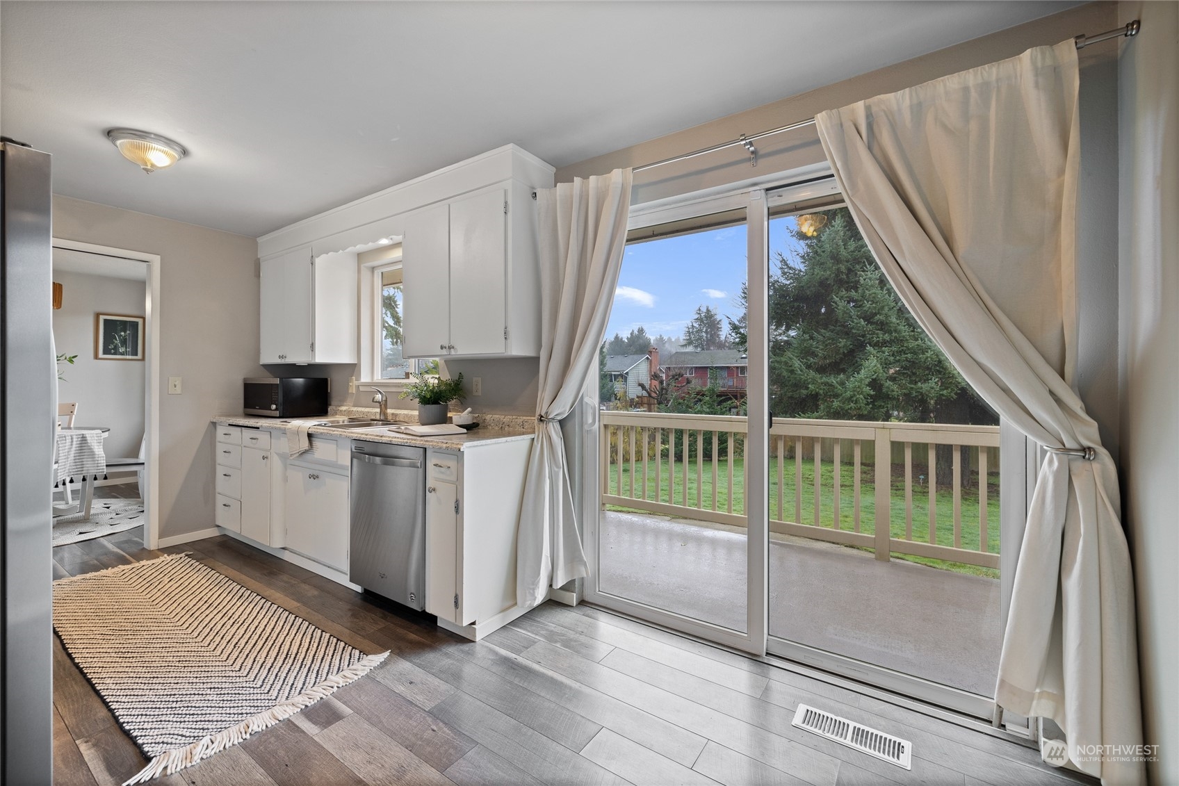 1823 N Vassault Street