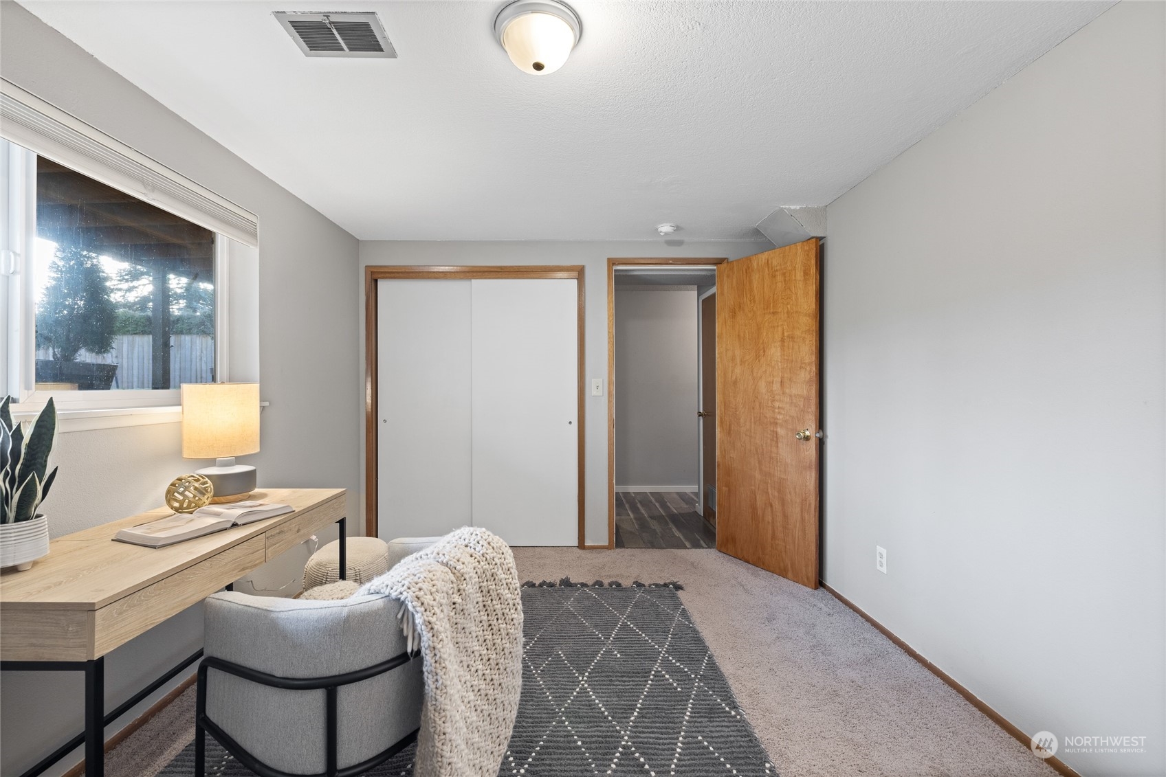 1823 N Vassault Street