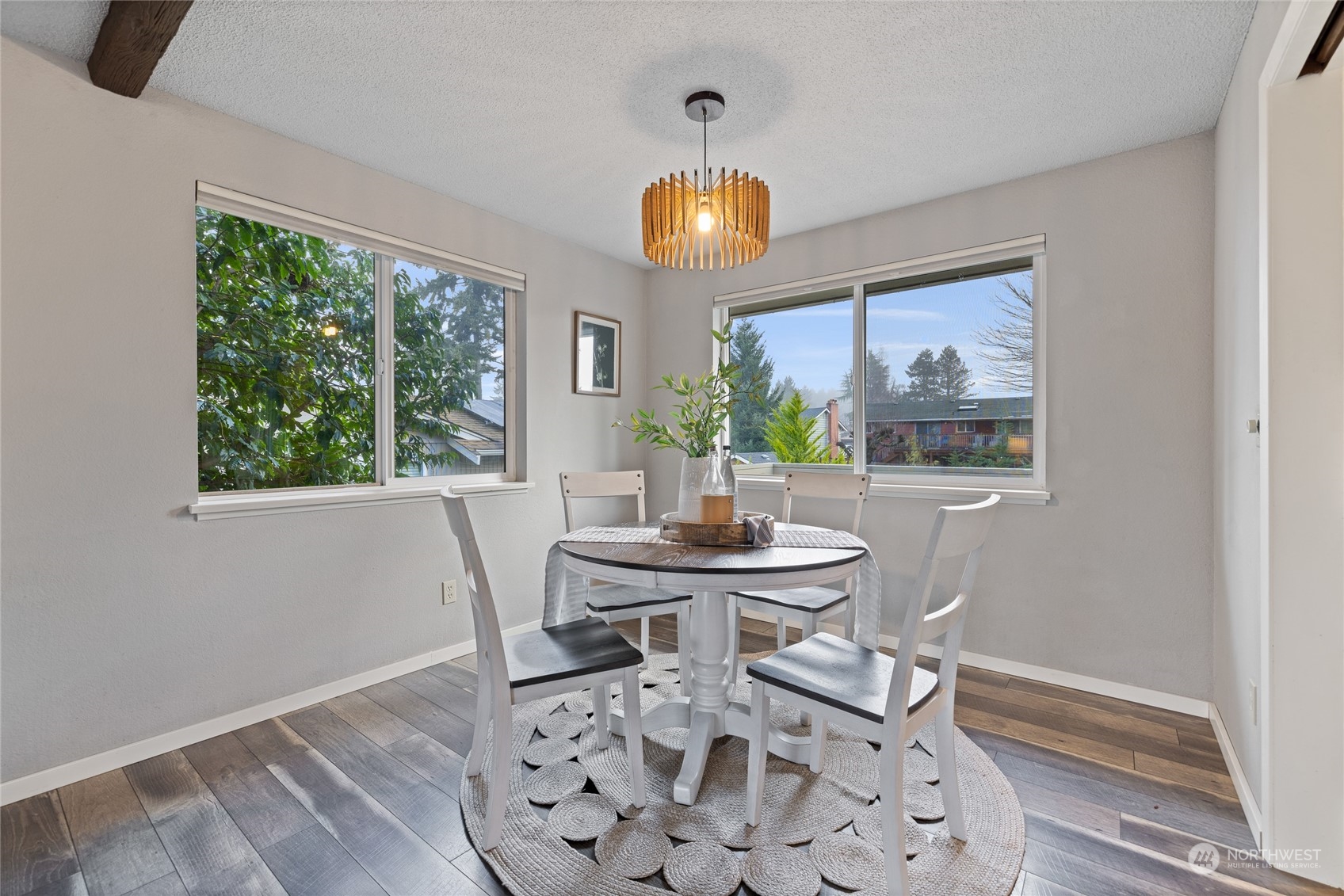 1823 N Vassault Street