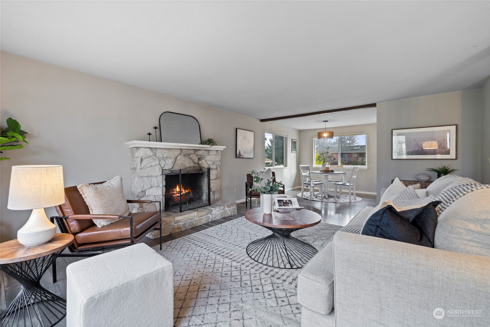 1823 N Vassault Street