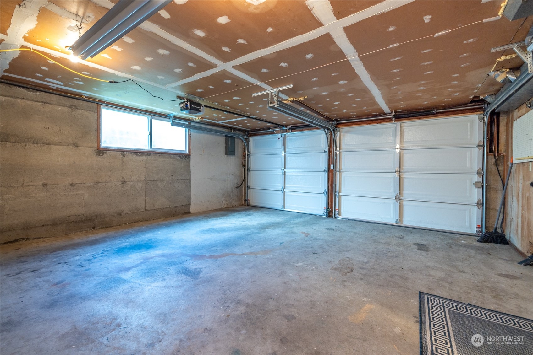 1823 N Vassault Street