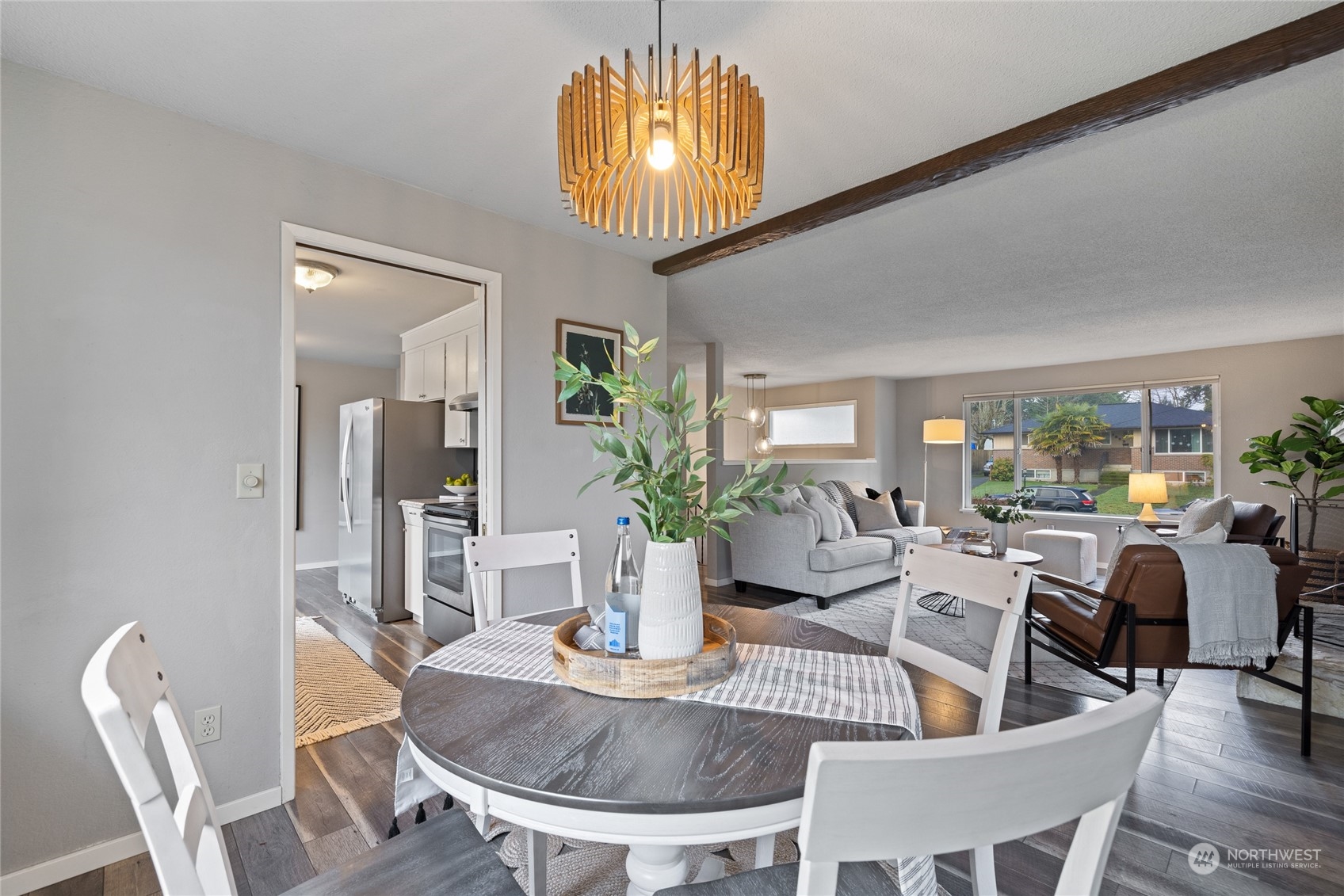 1823 N Vassault Street