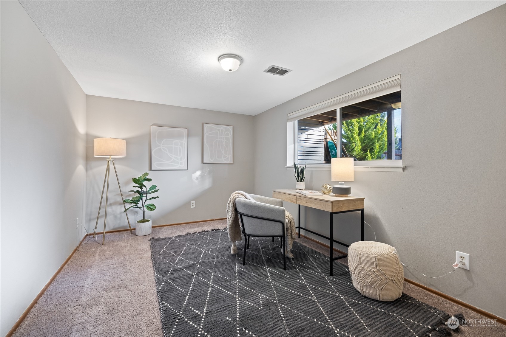 1823 N Vassault Street