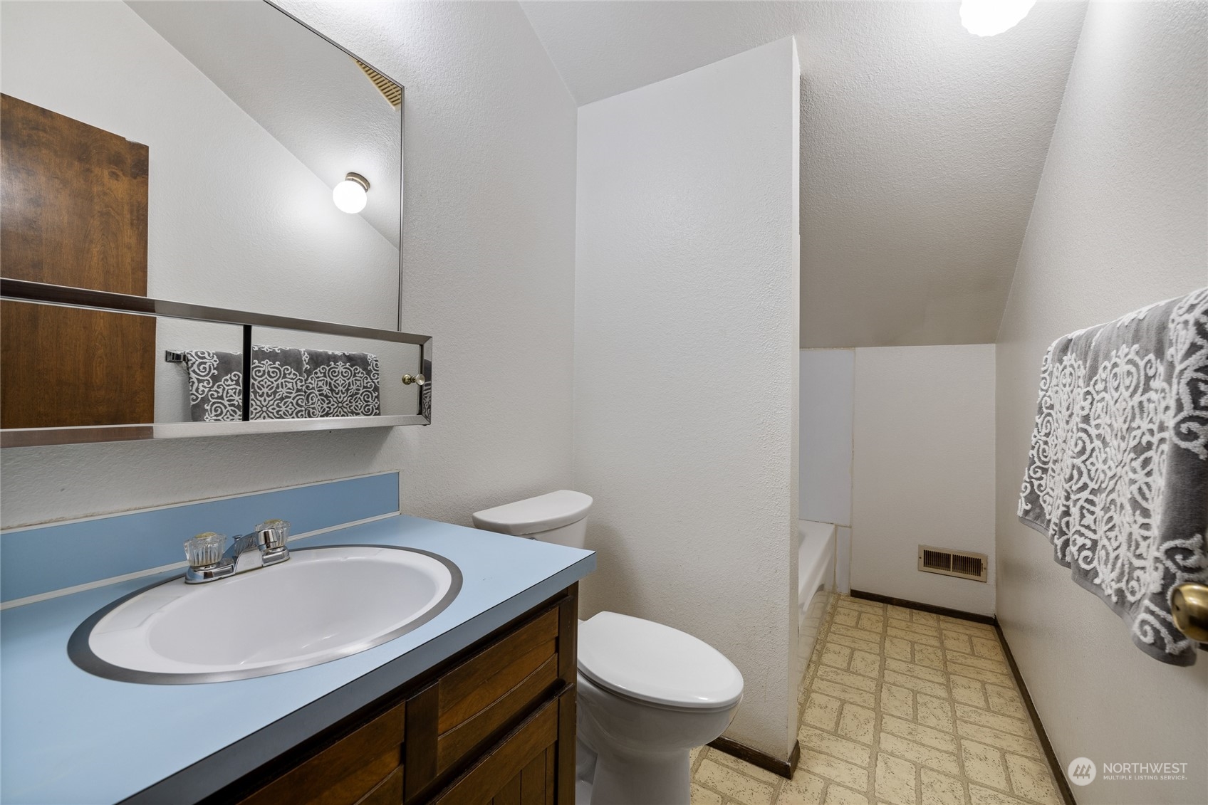 5808 Woodlake Drive W