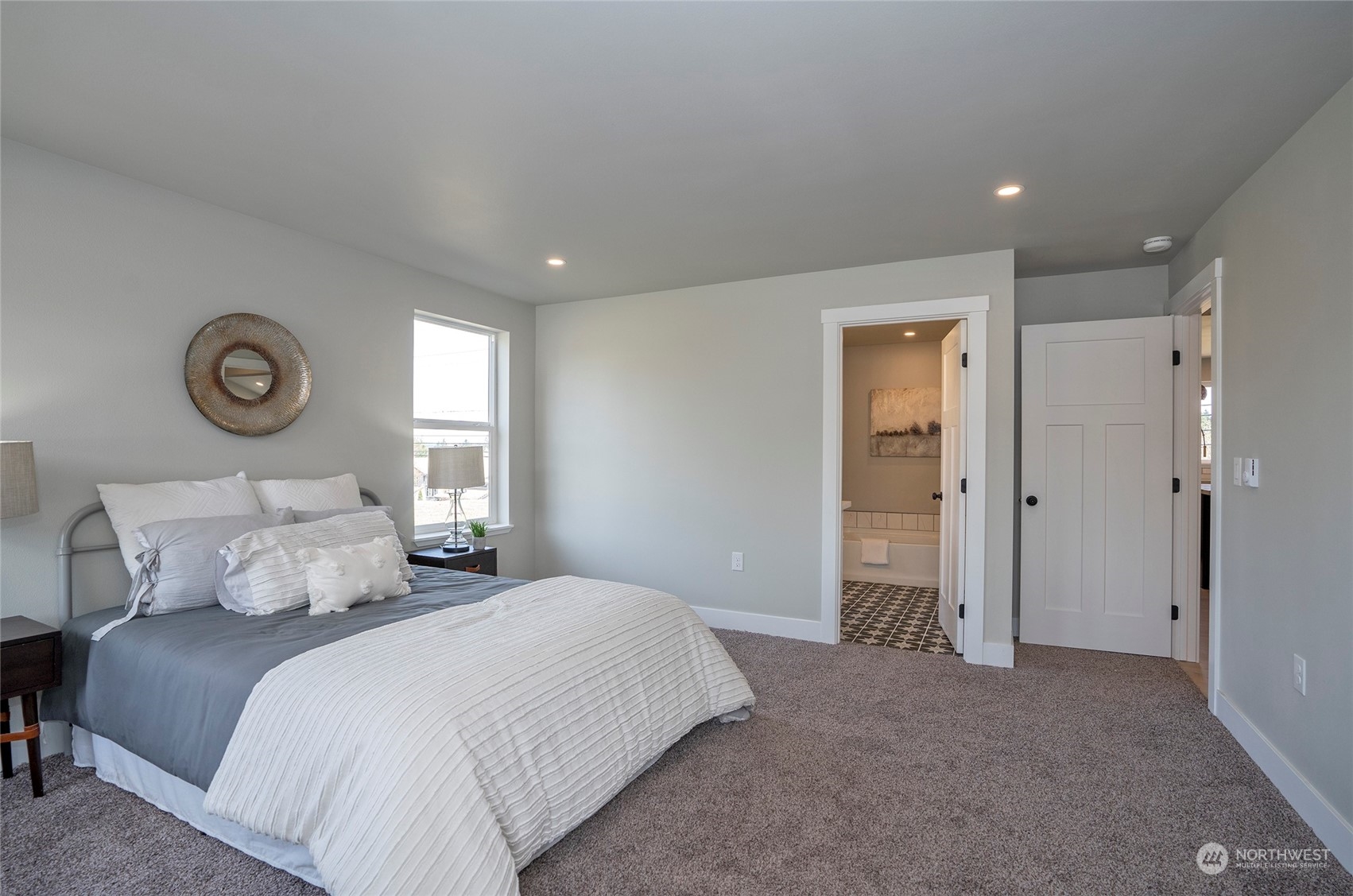 8914 Woodland Avenue E