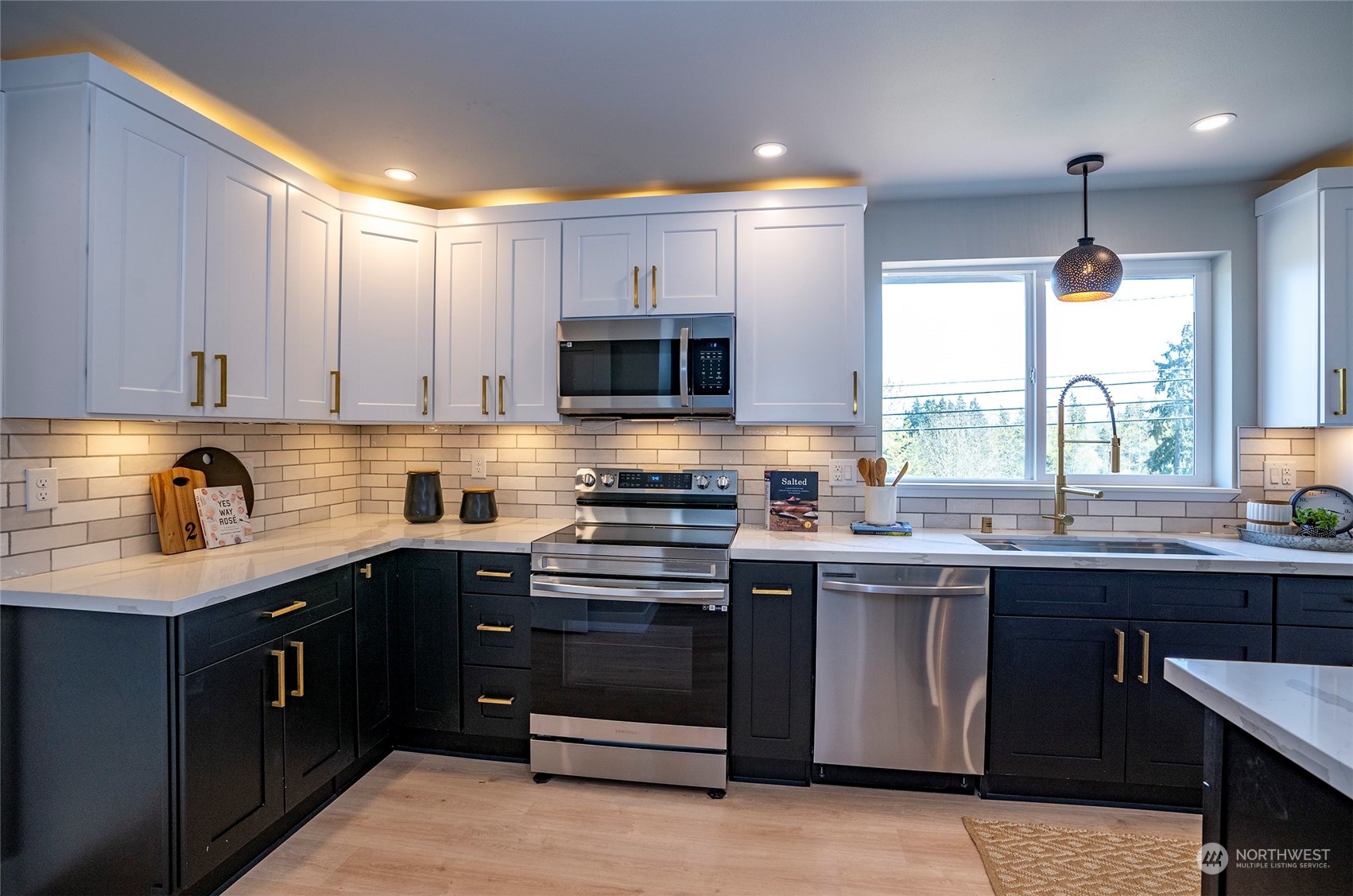 8914 Woodland Avenue E