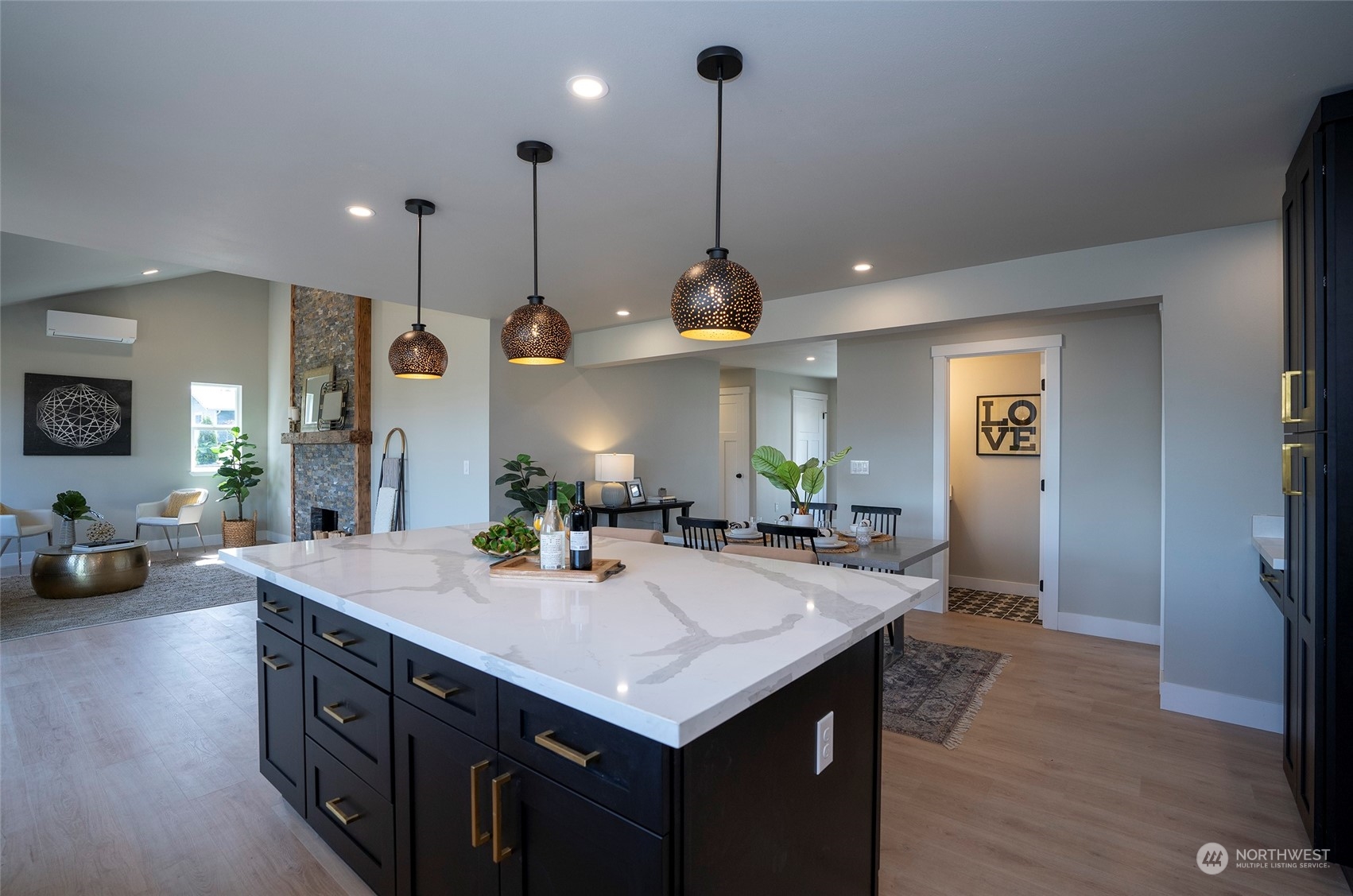 8914 Woodland Avenue E