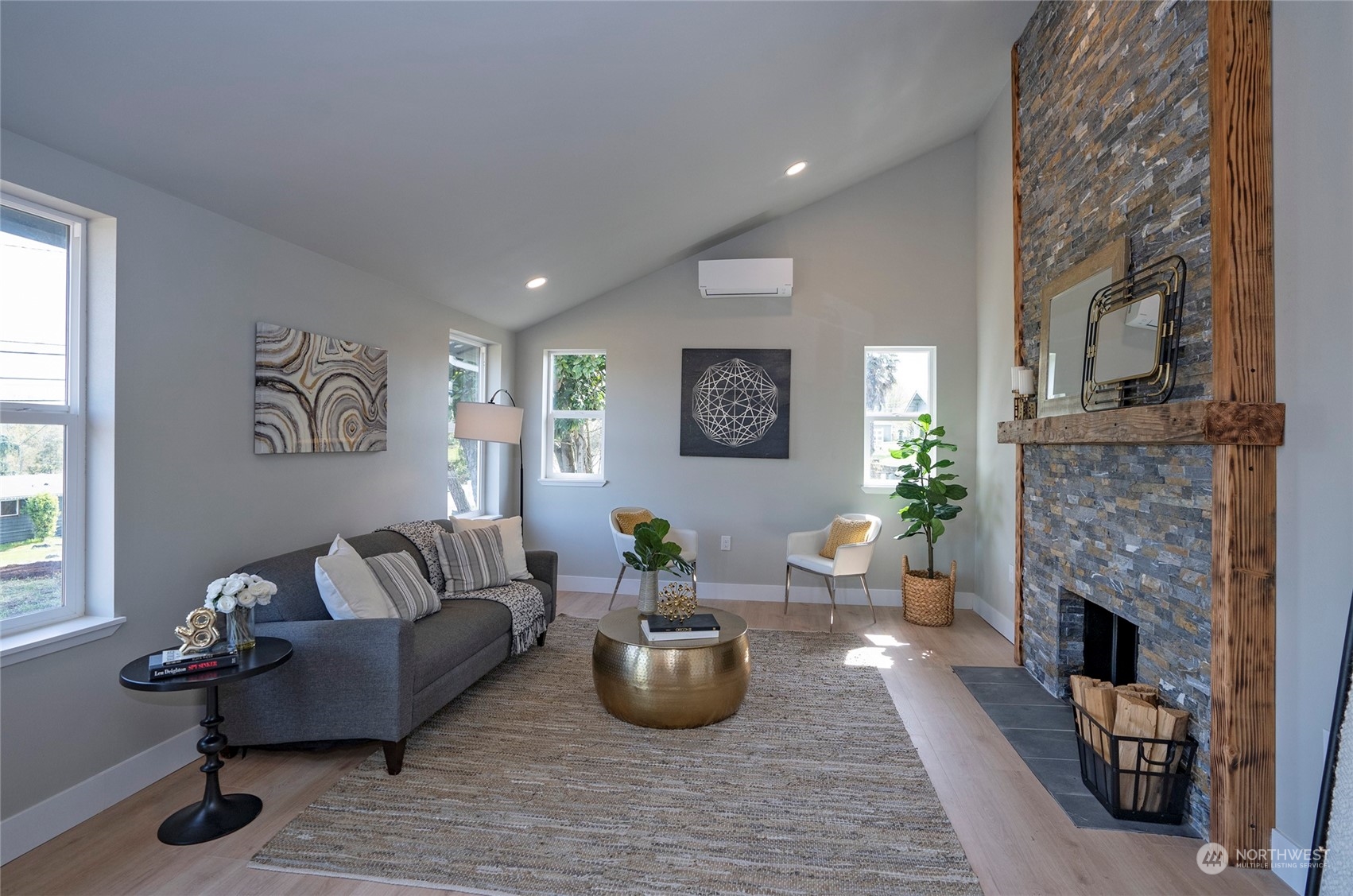 8914 Woodland Avenue E