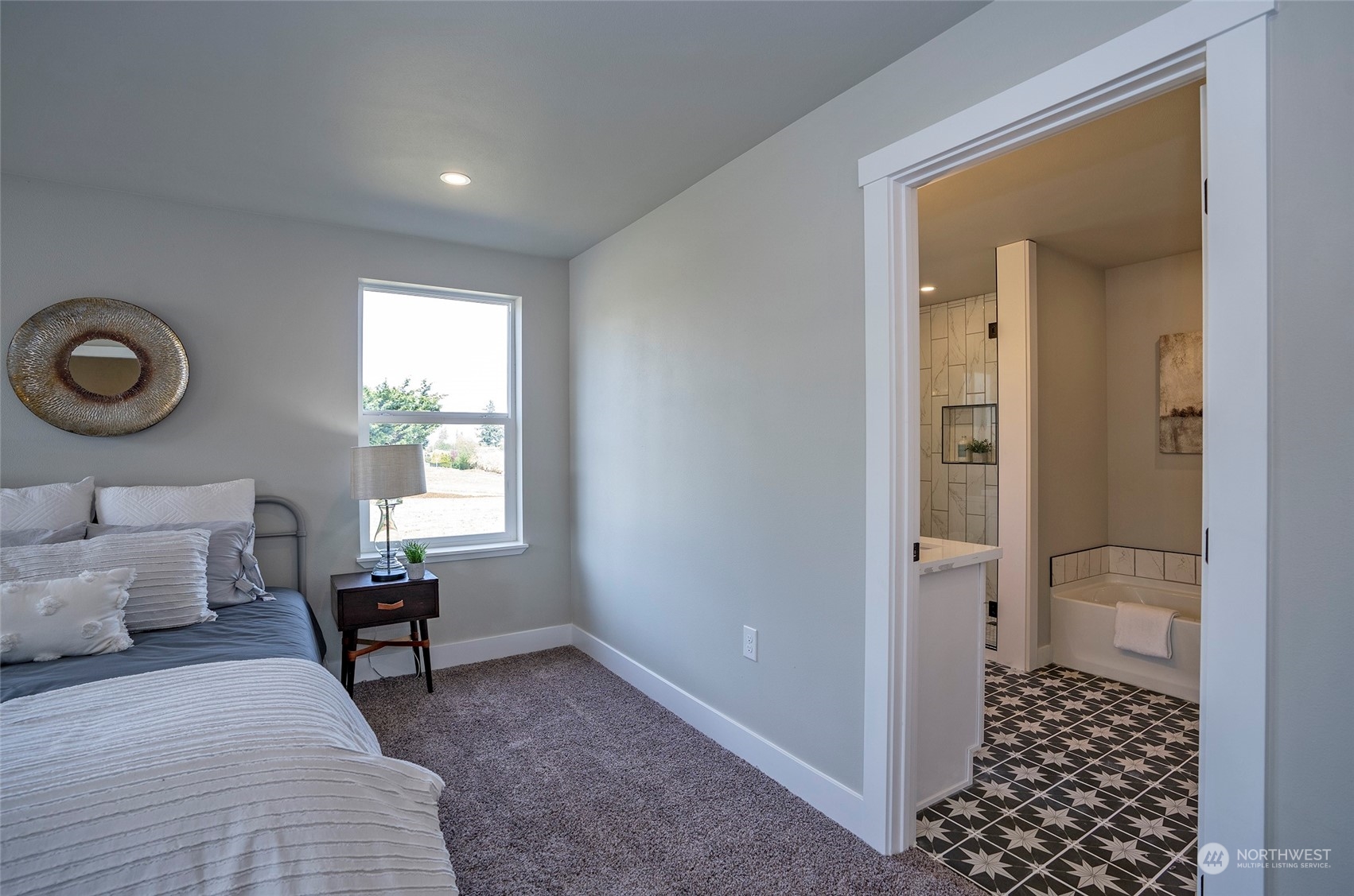 8914 Woodland Avenue E