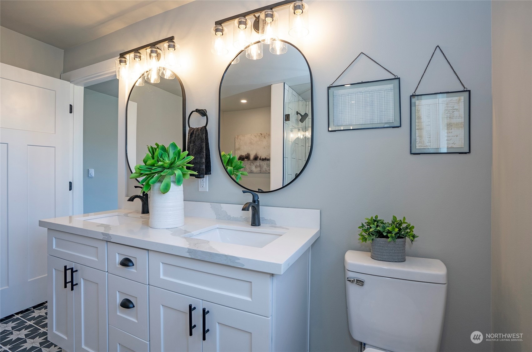 8914 Woodland Avenue E