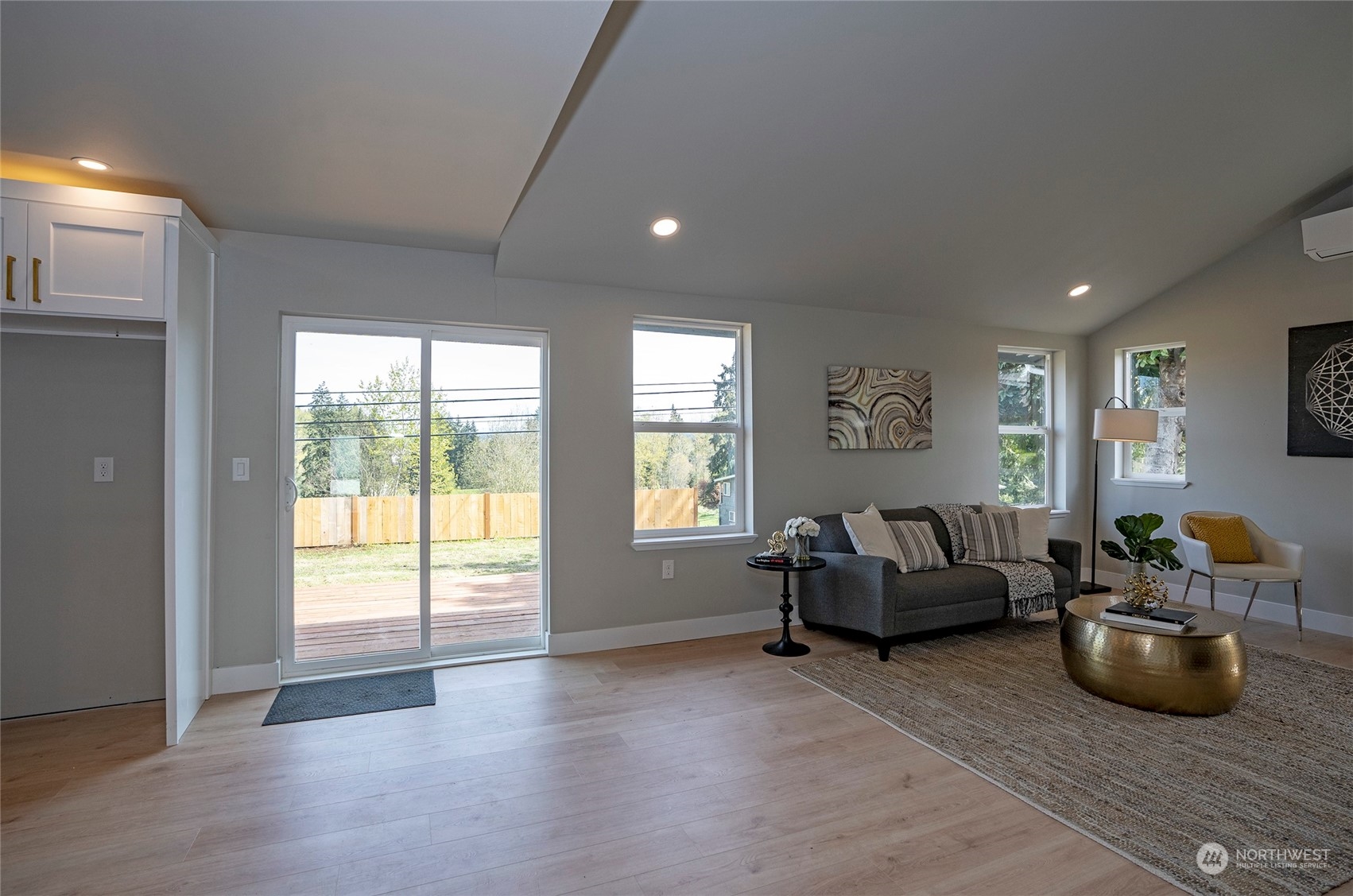 8914 Woodland Avenue E