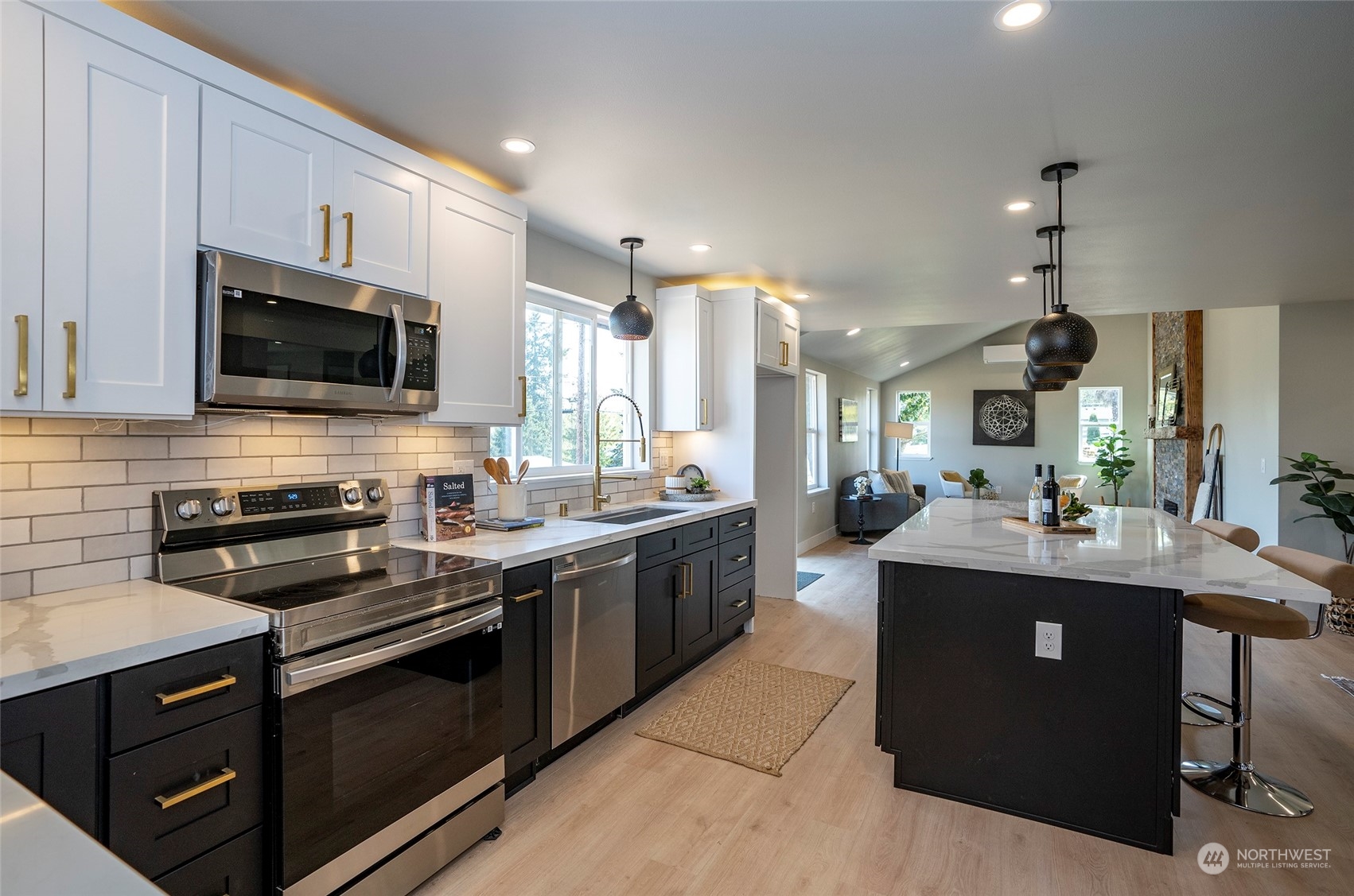 8914 Woodland Avenue E