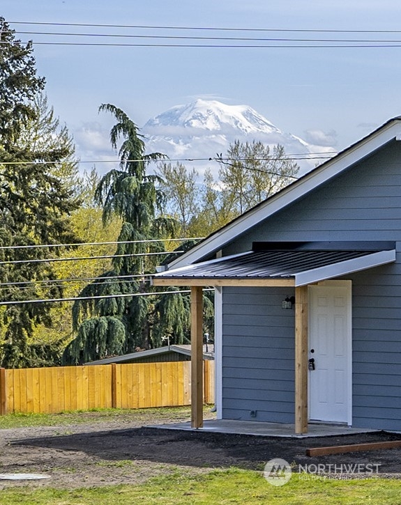 8914 Woodland Avenue E