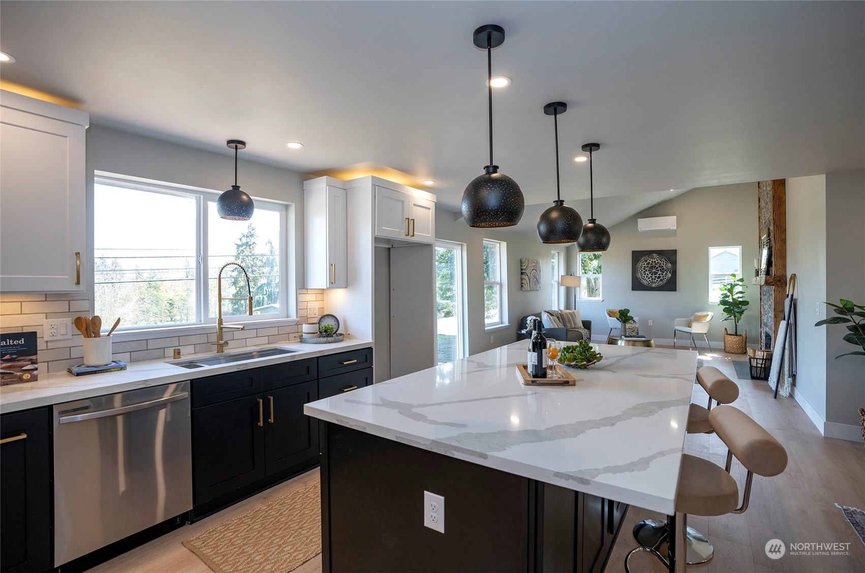 8914 Woodland Avenue E