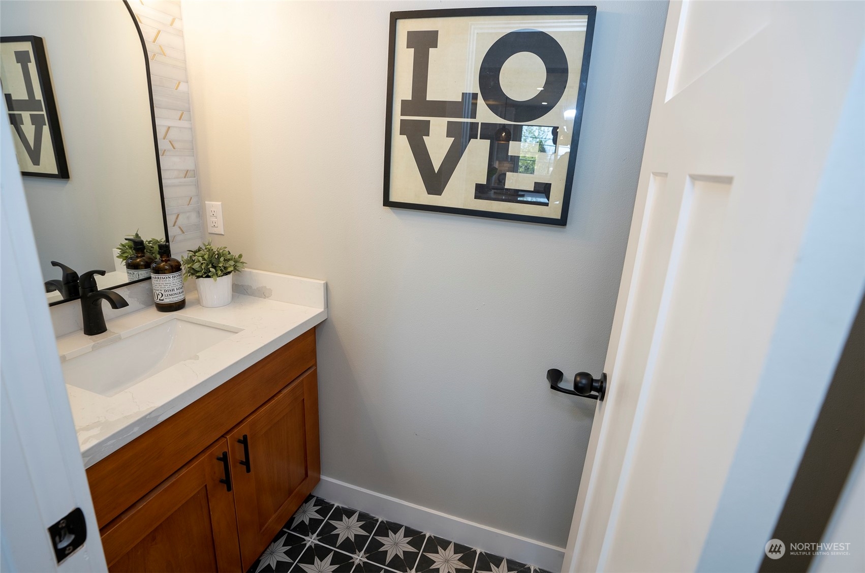 8914 Woodland Avenue E