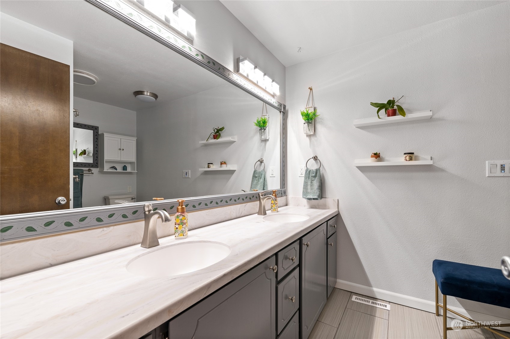 8410 Zircon Drive SW