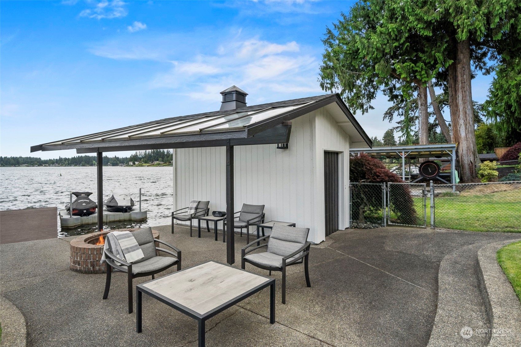 1102 Mountain View Boulevard S