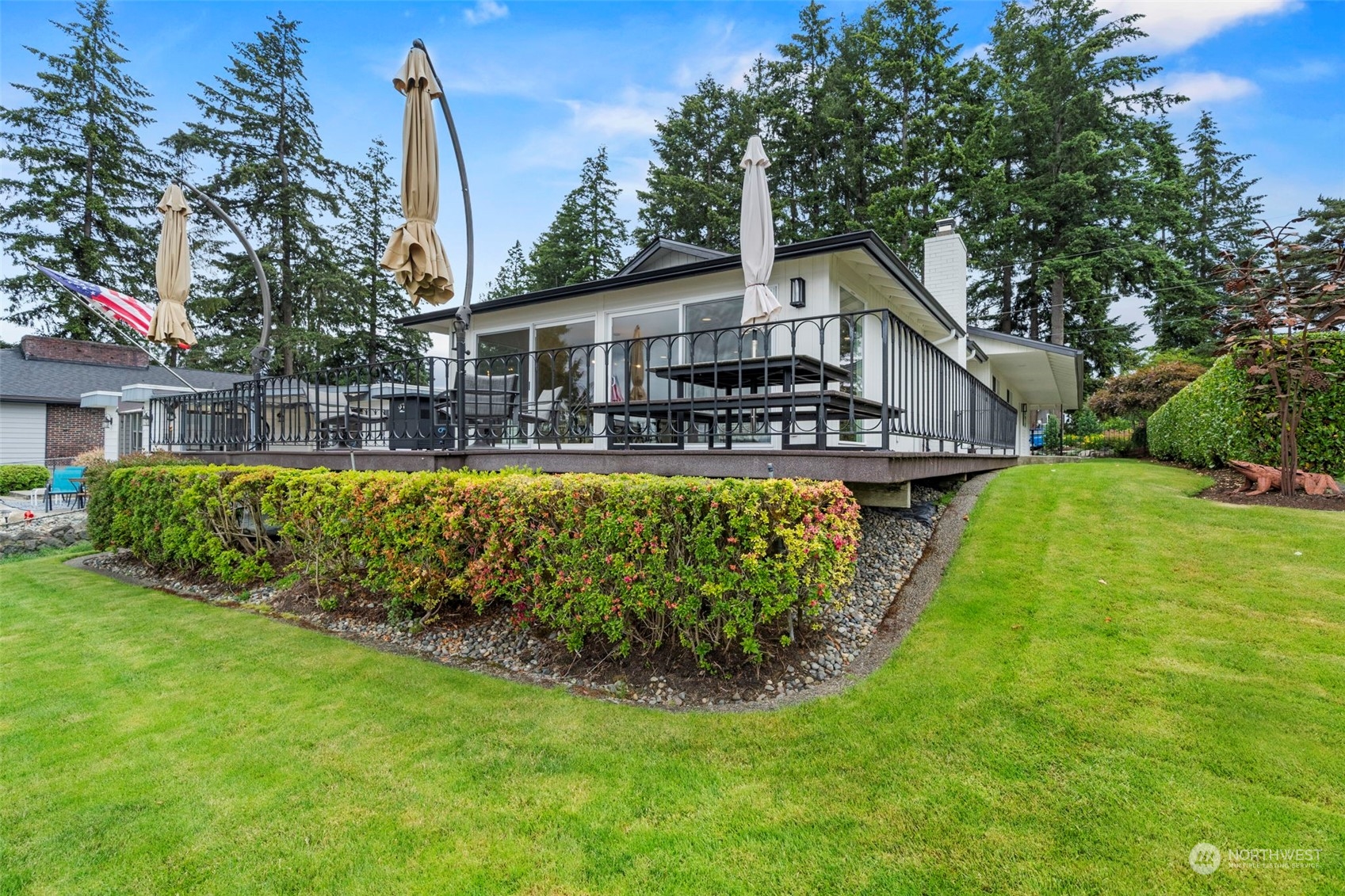 1102 Mountain View Boulevard S