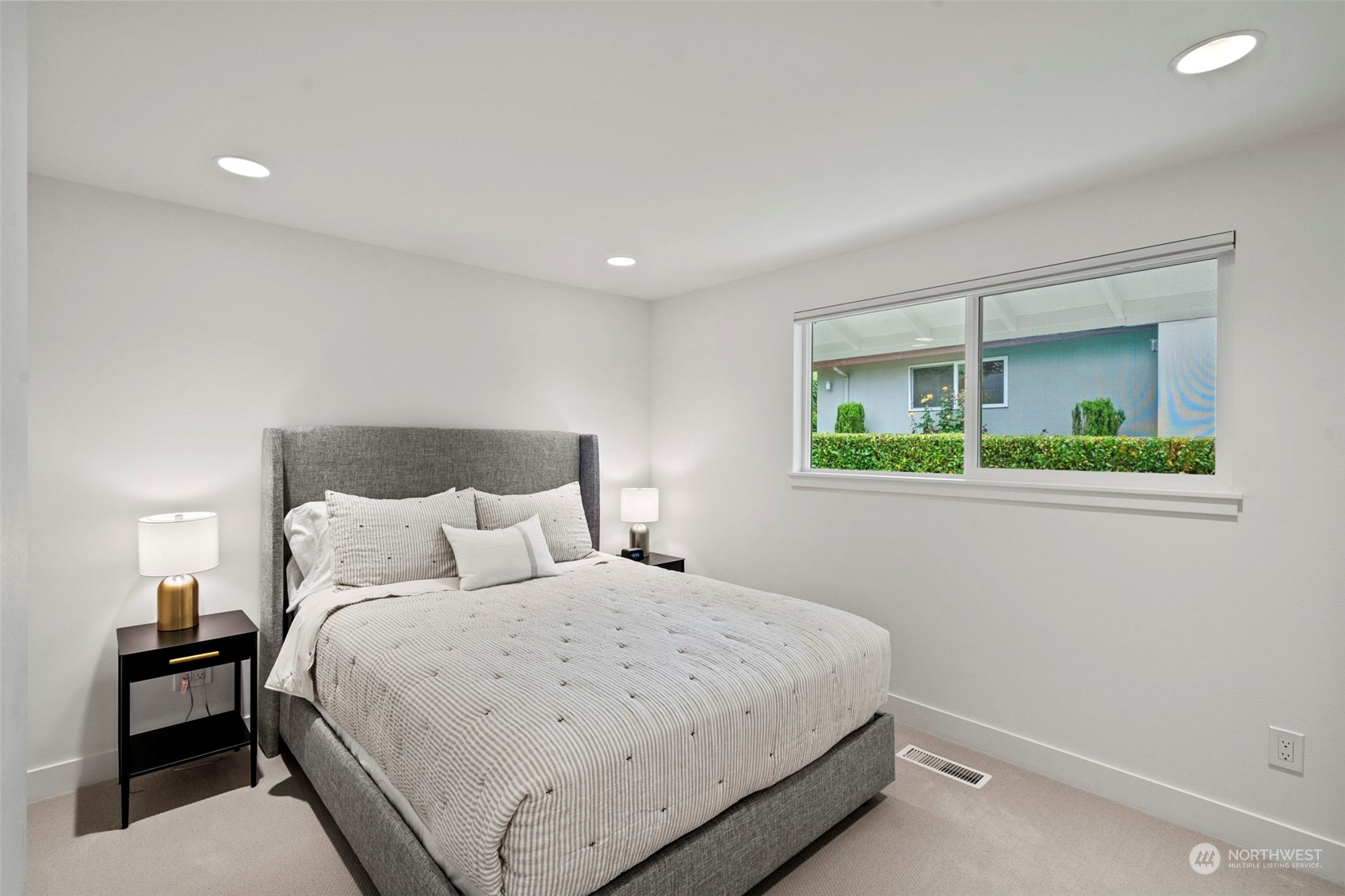 1102 Mountain View Boulevard S