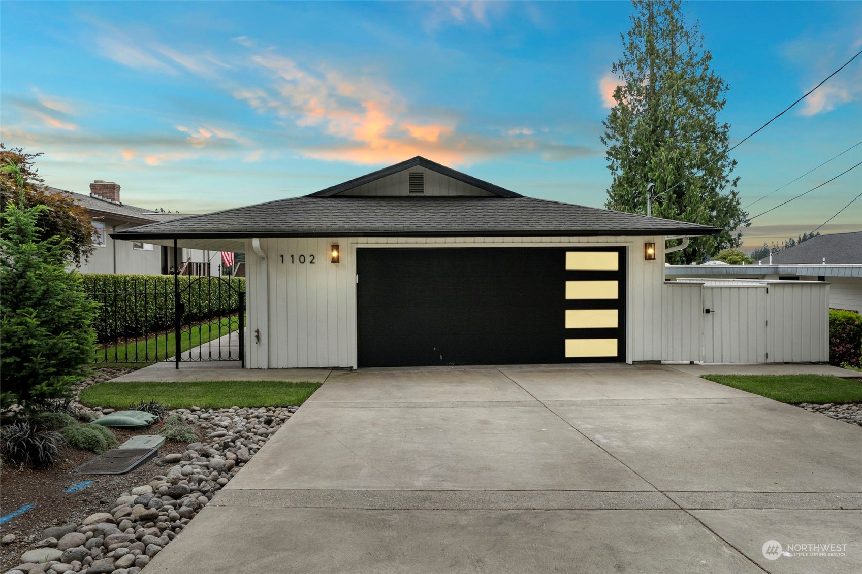 1102 Mountain View Boulevard S