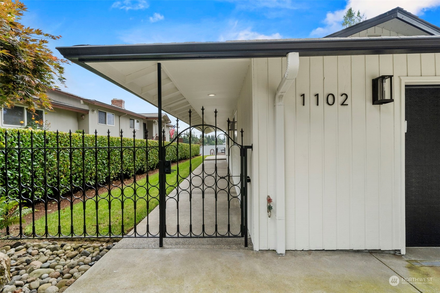 1102 Mountain View Boulevard S