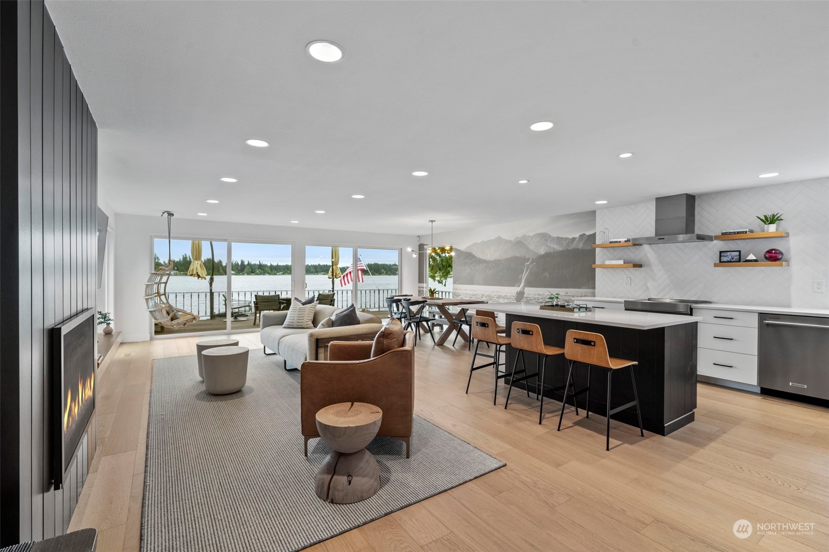 1102 Mountain View Boulevard S