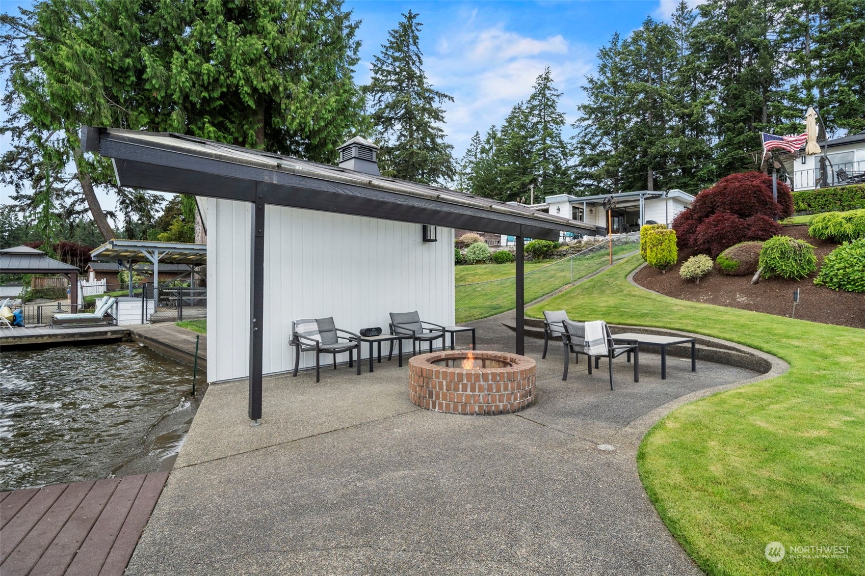 1102 Mountain View Boulevard S