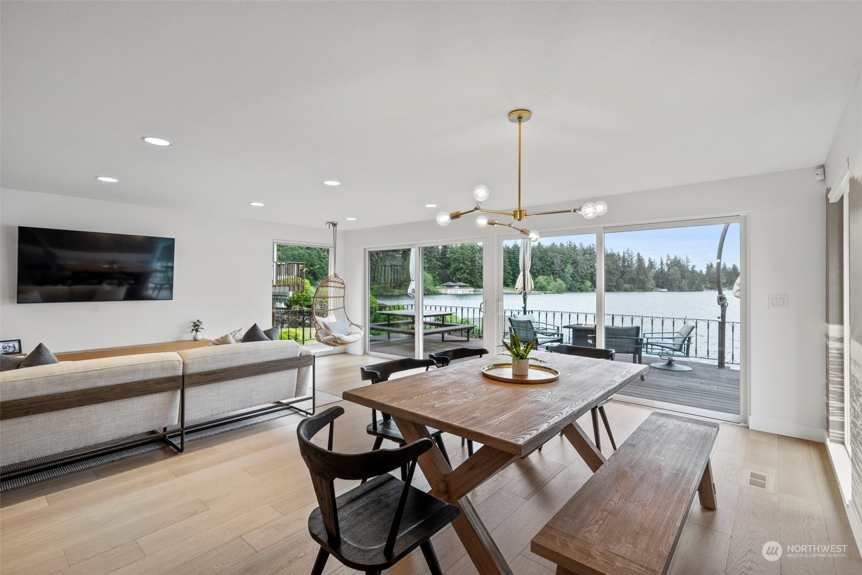 1102 Mountain View Boulevard S