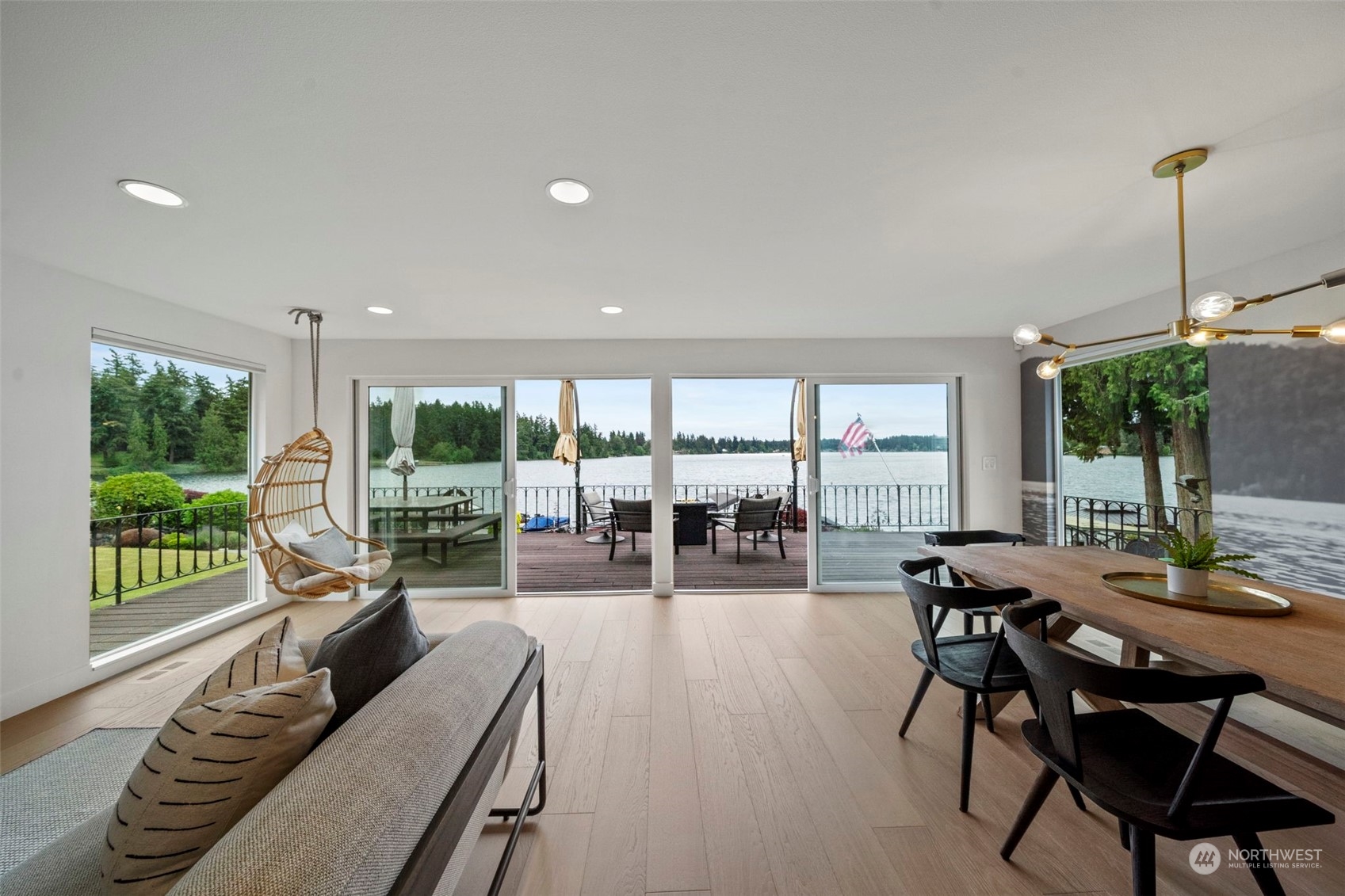 1102 Mountain View Boulevard S