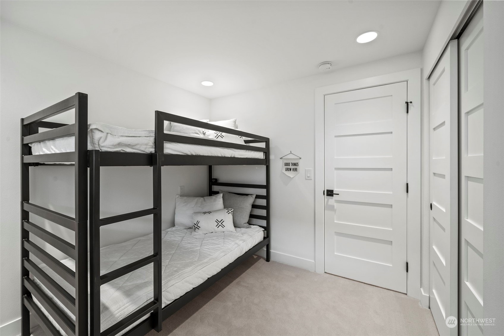 1102 Mountain View Boulevard S