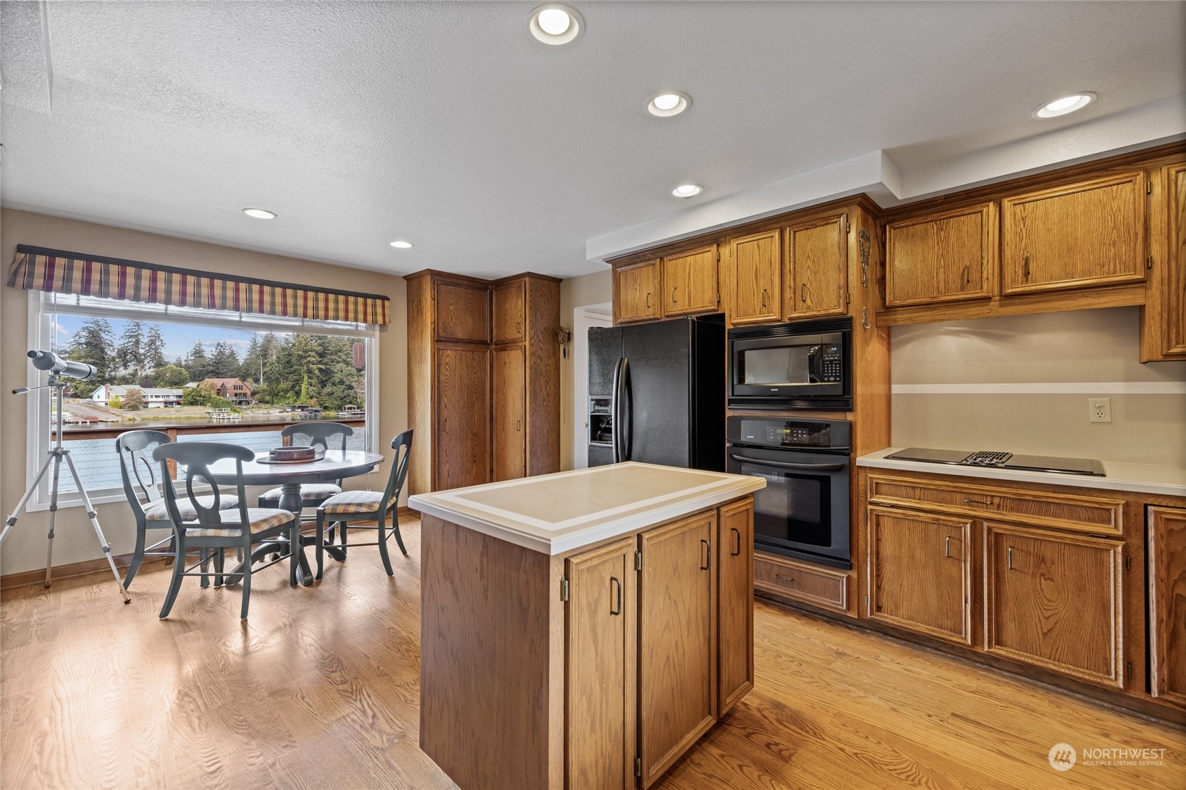 1119 Lake Vista Boulevard S