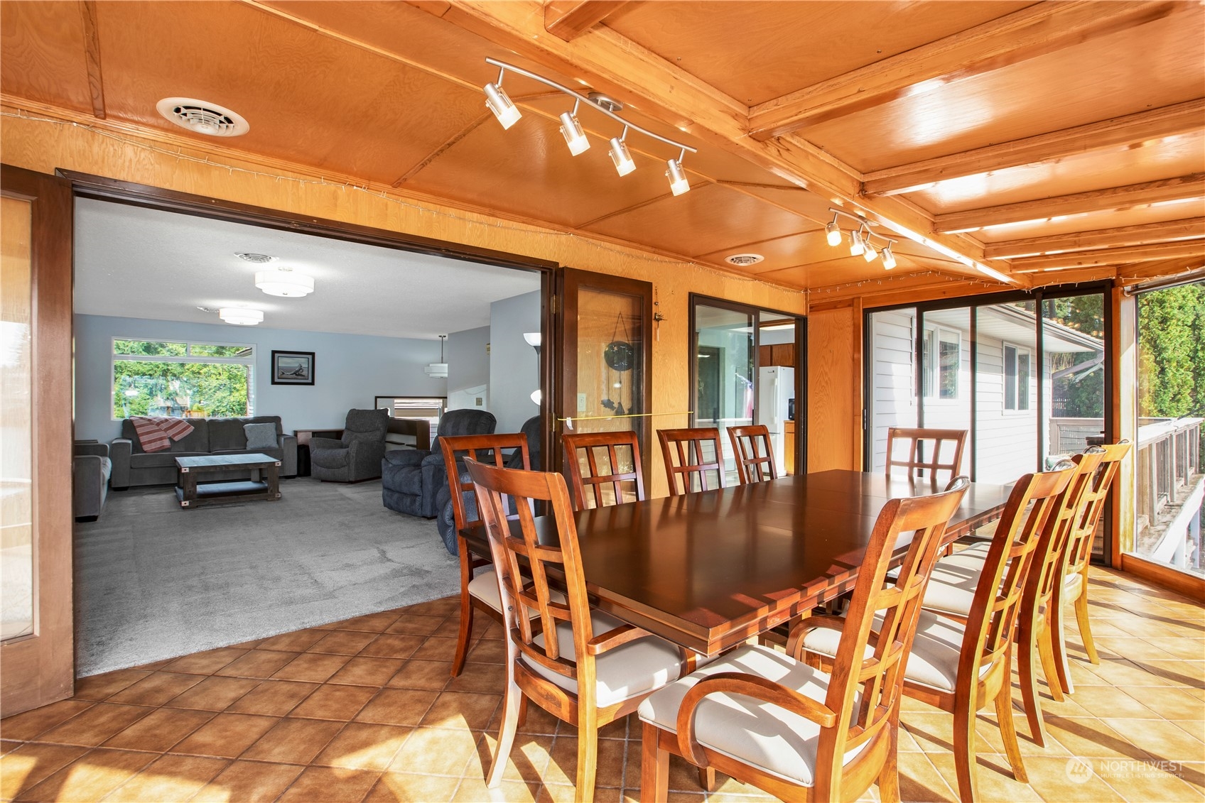 7335 Holmes Island Road SE