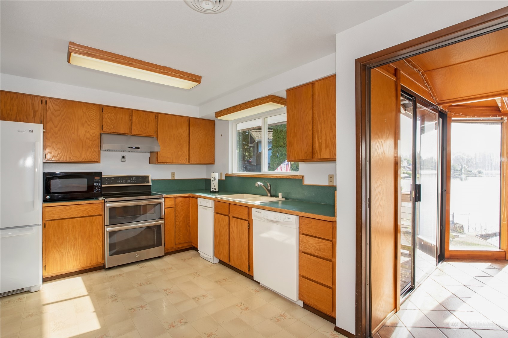 7335 Holmes Island Road SE