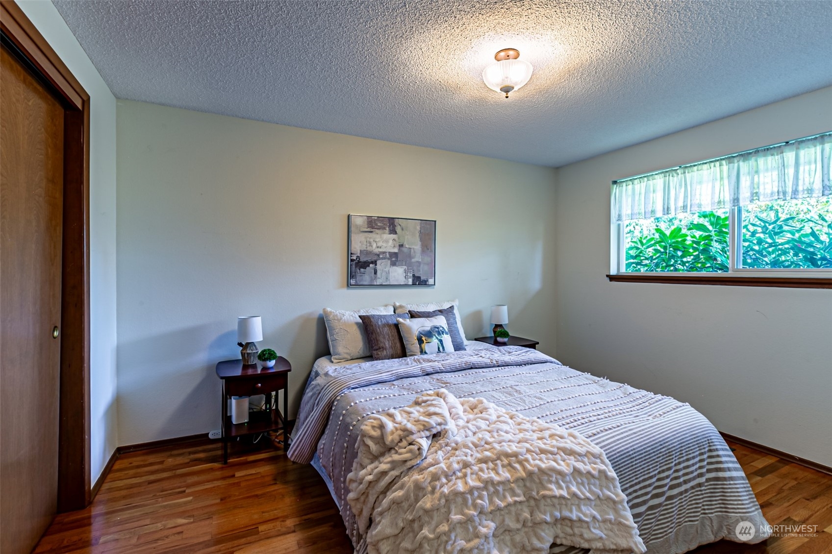 1807 N Vassault Street