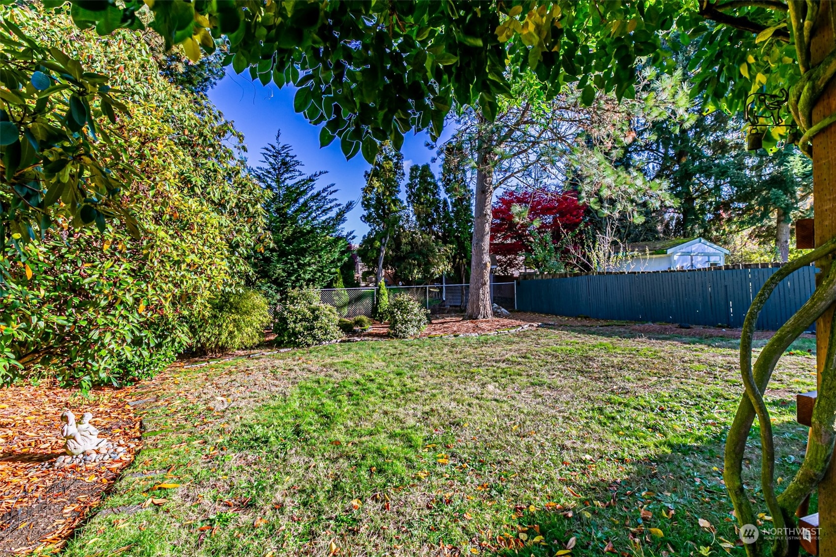 1807 N Vassault Street