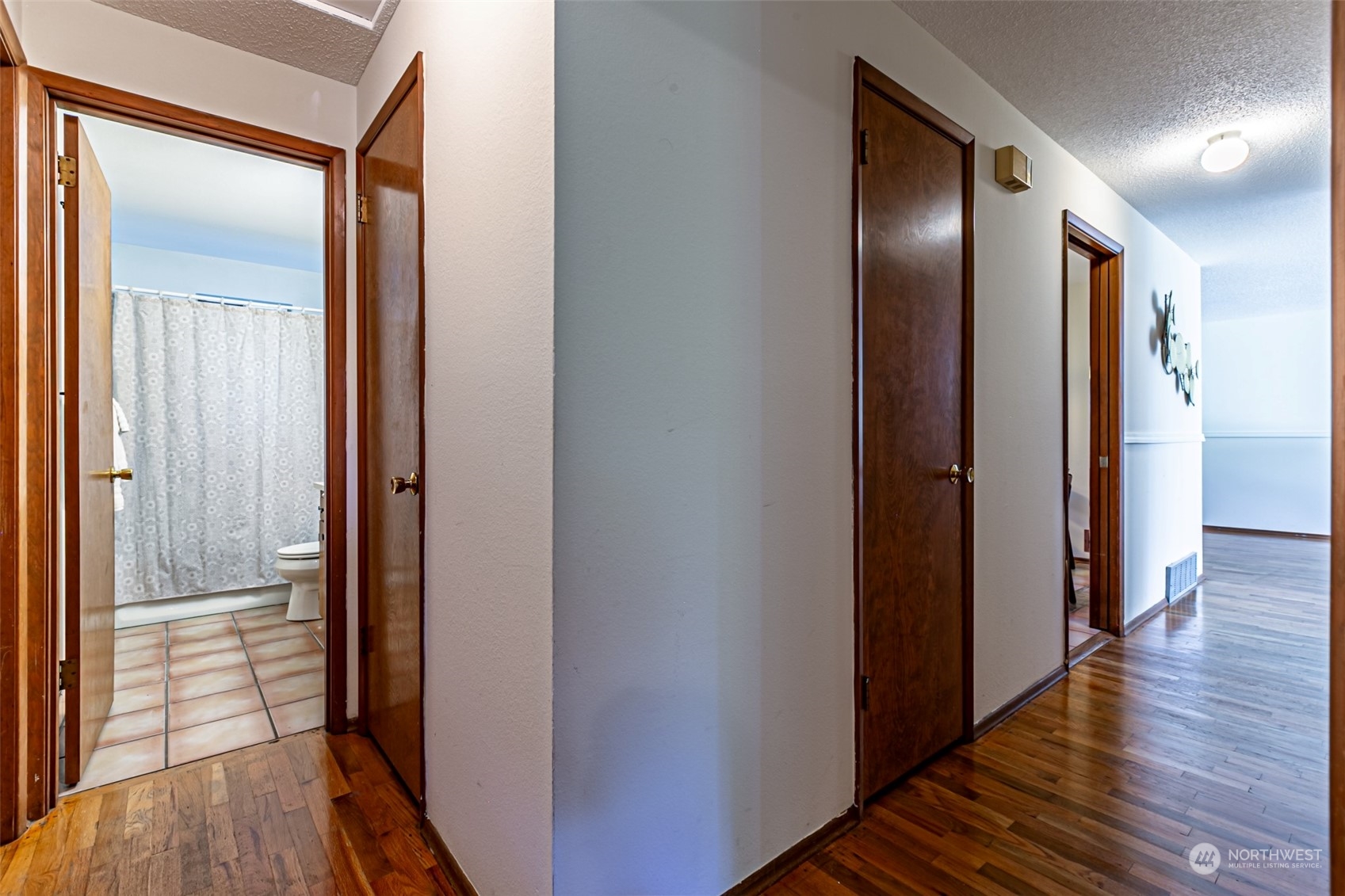 1807 N Vassault Street