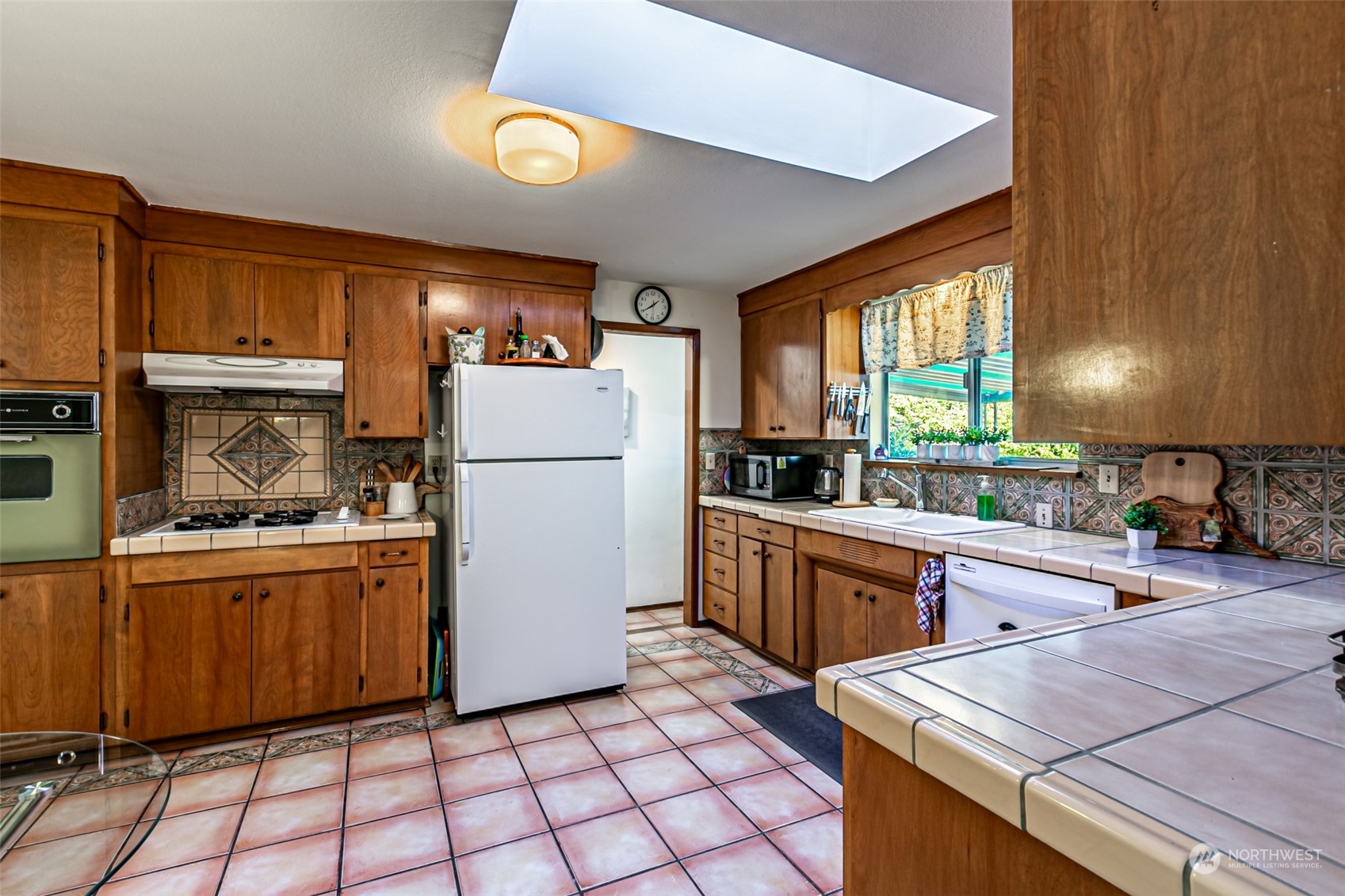 1807 N Vassault Street