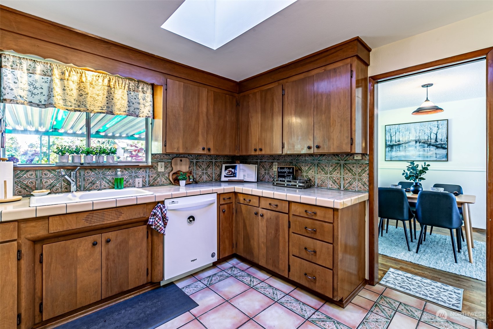 1807 N Vassault Street