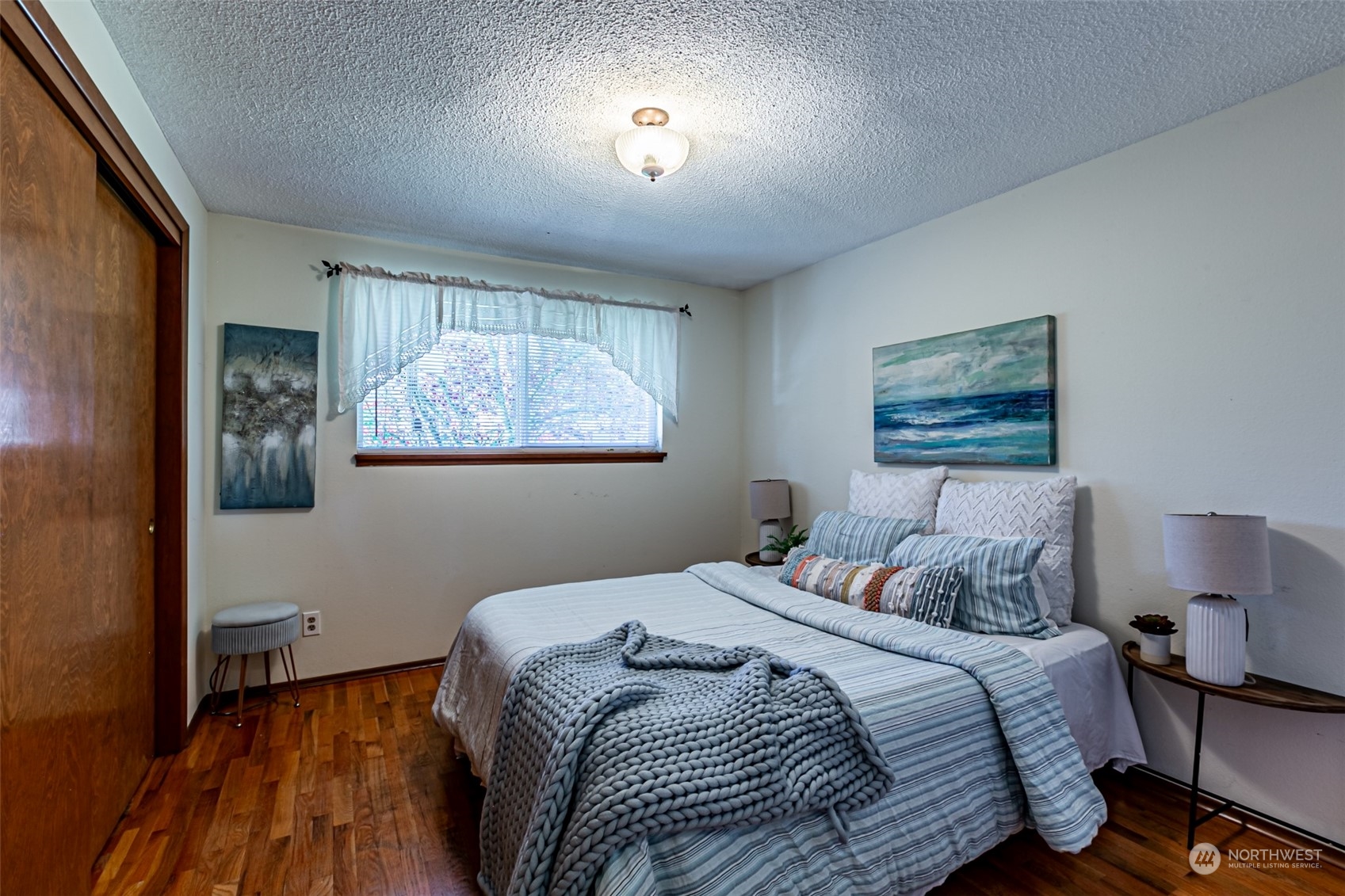 1807 N Vassault Street