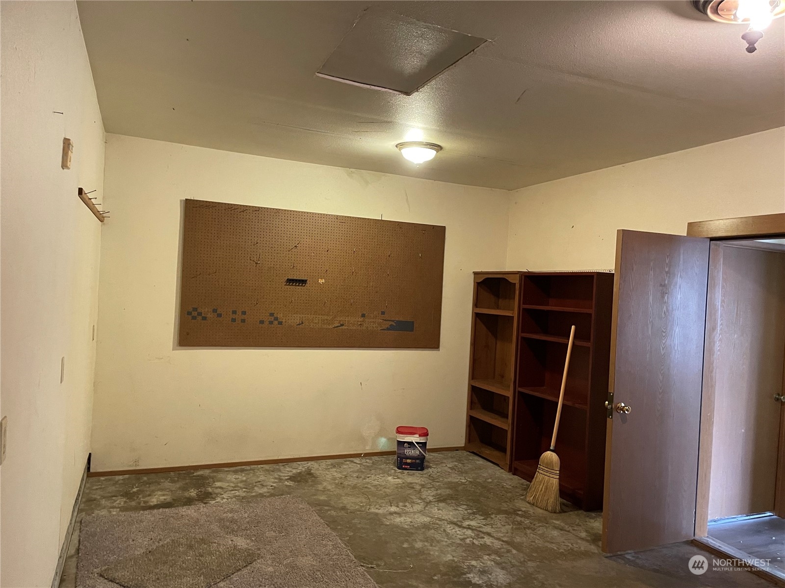 3819 151 Street Ct E