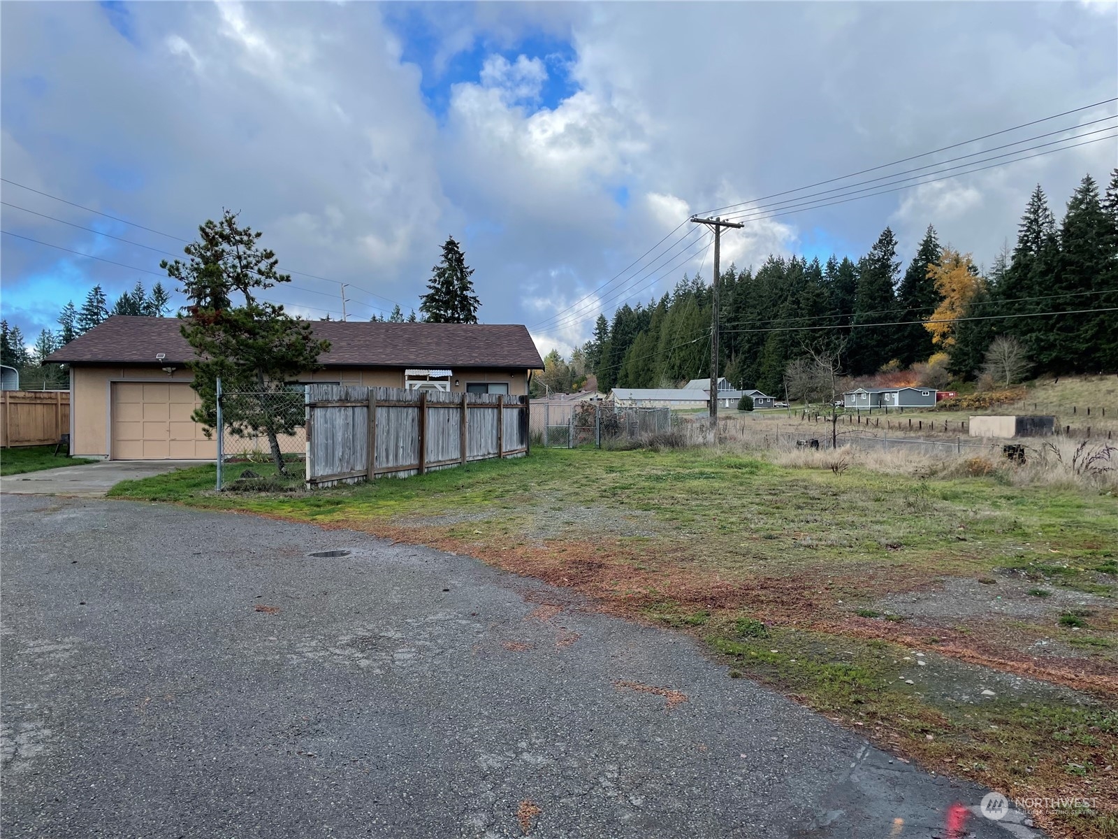 3819 151 Street Ct E