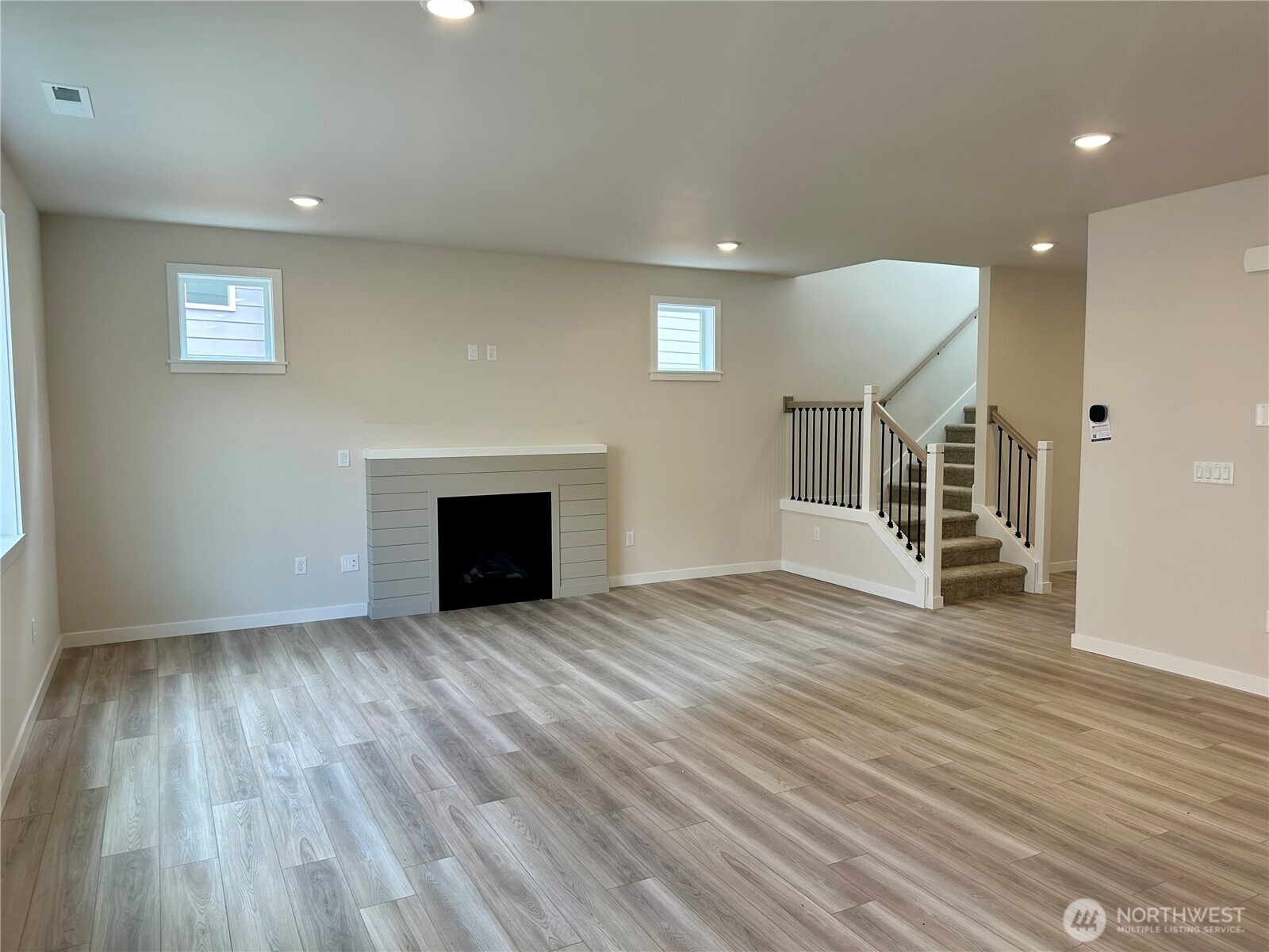 17584 NE Midnight Sun Loop