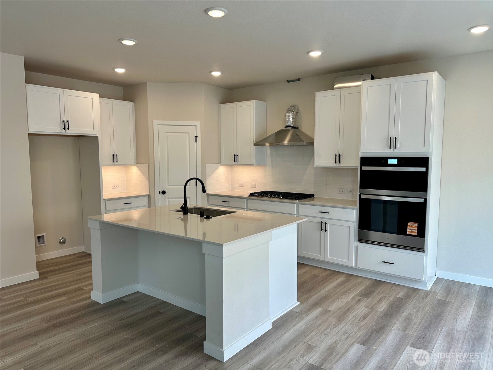 17584 NE Midnight Sun Loop