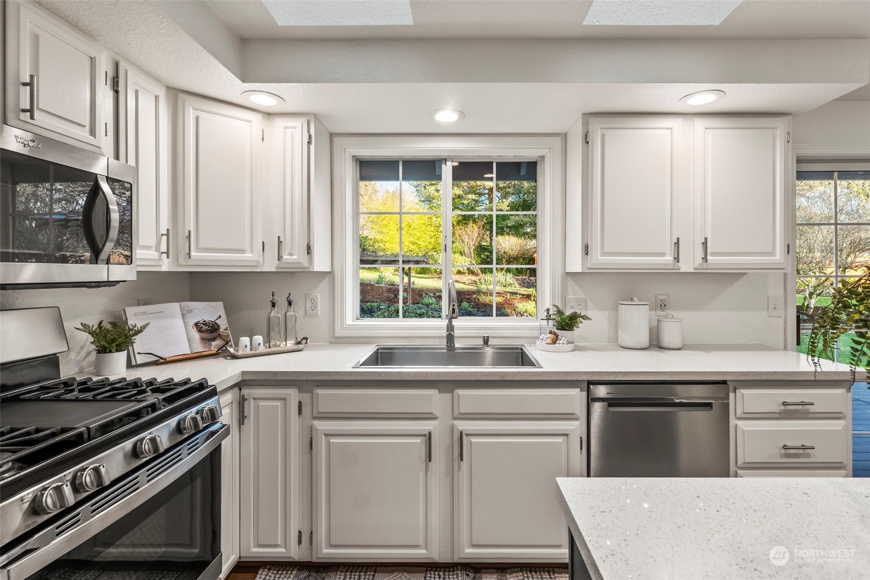 4002 Hollywood Drive NE