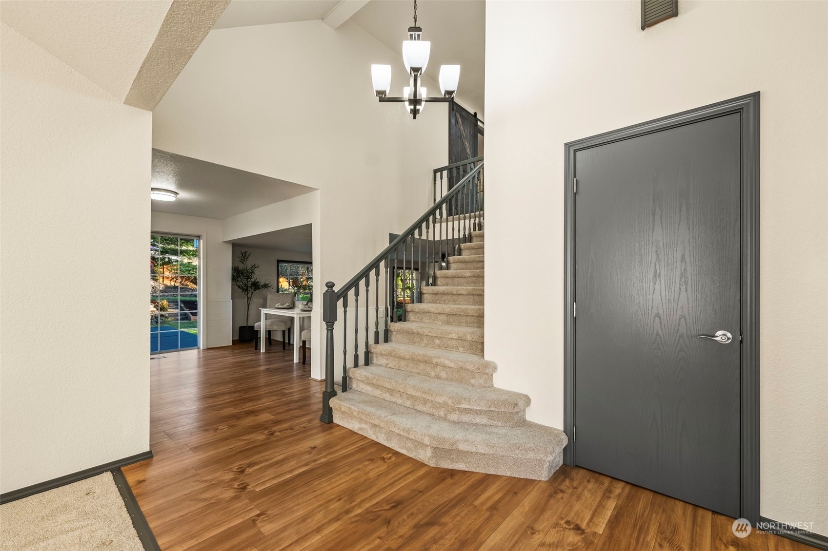 4002 Hollywood Drive NE