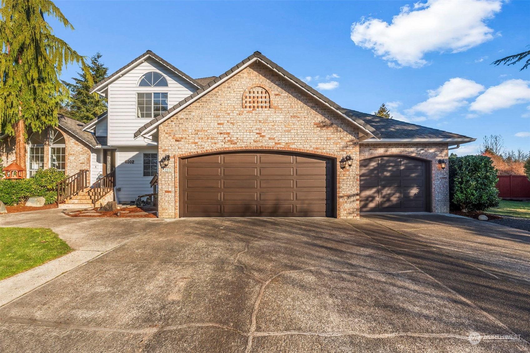 4002 Hollywood Drive NE