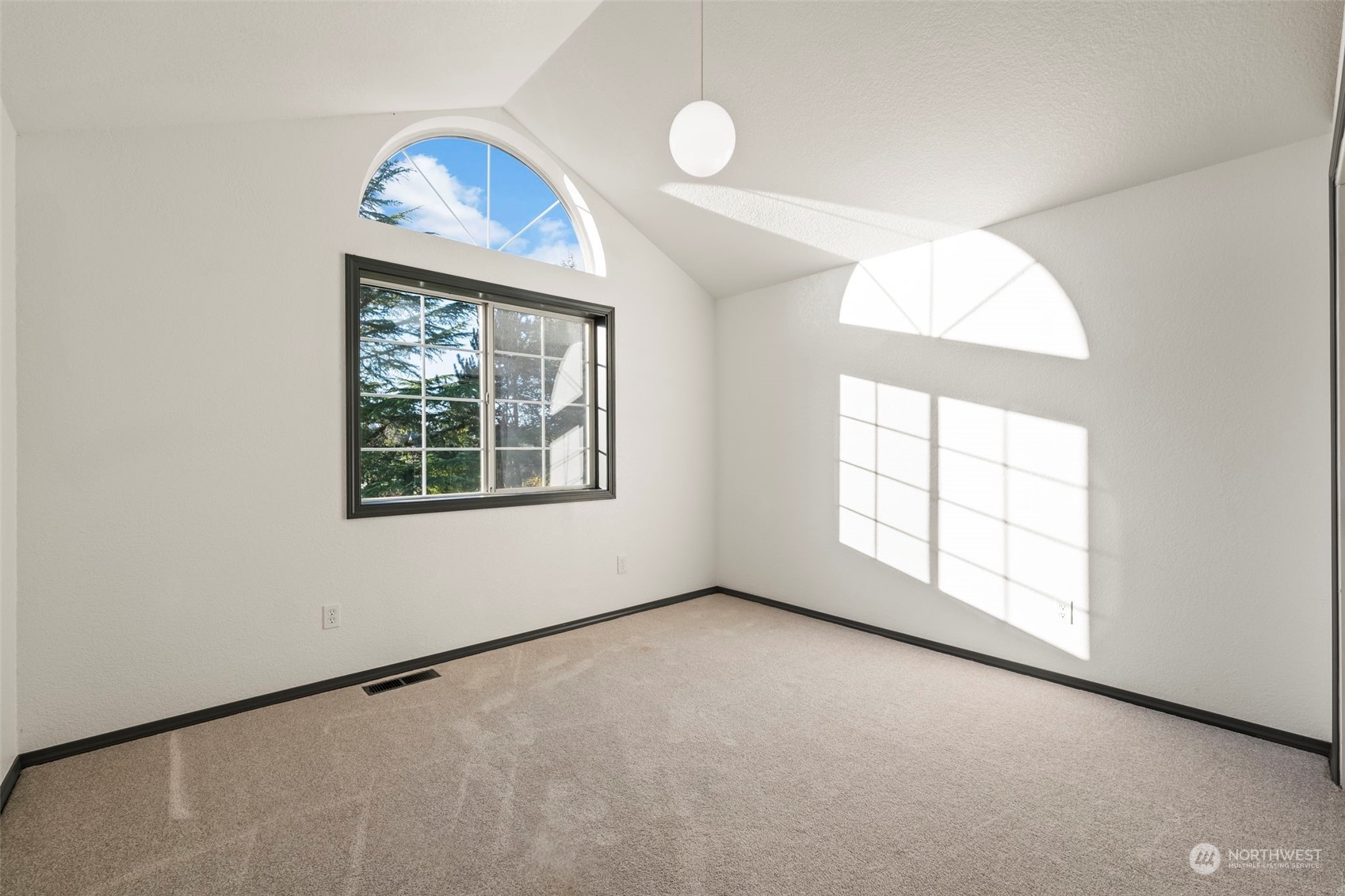 4002 Hollywood Drive NE