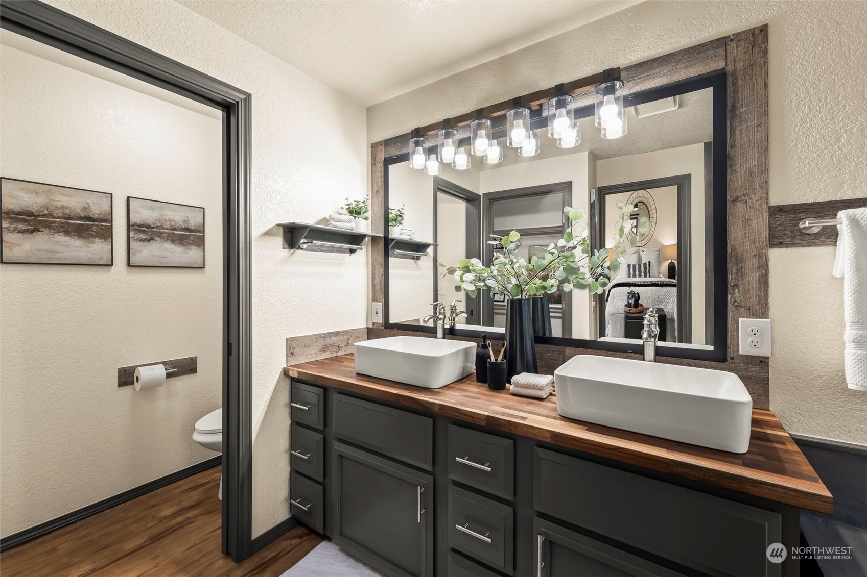 4002 Hollywood Drive NE